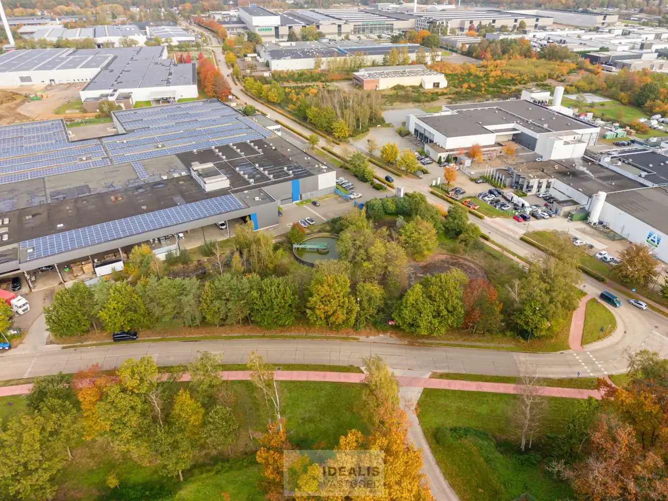 IDEALIS VASTGOED – GUNSTIG GELEGEN INDUSTRIEGROND MET EEN OPPERVLAKTE VAN 51 ARE 17 CENTIARE (5.117M²) LANGS DE SIEMENSLAAN EN VILVERTSTRAAT, DILSEN-STOKKEM – Deze industriegrond is strategisch gelegen op het industrieterrein van Lanklaar en geniet bovendien een uitstekende bereikbaarheid dankzij de nabijheid van de N75 en de autosnelweg E314 en is tevens vlakbij de waterweg de Zuid-Willemsvaart gelegen. foto 6