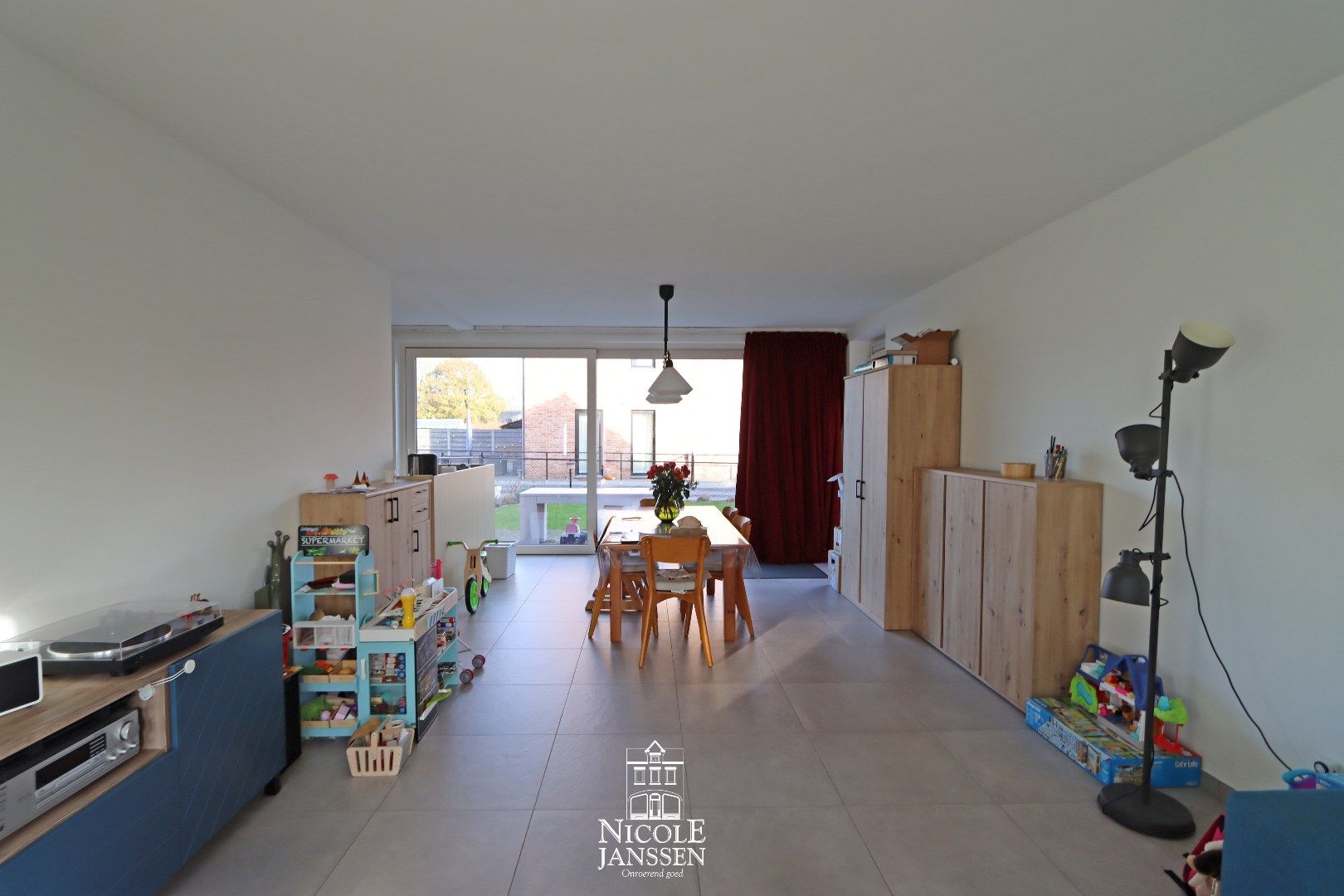 Nieuwbouwwoning met drie slaapkamers, tuintje en carport op een aangename en rustige locatie in Kessenich foto 4