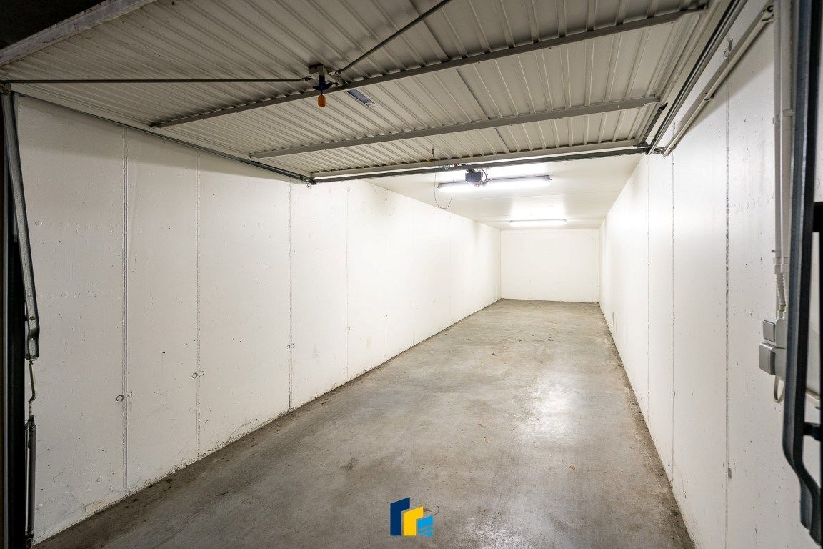 Dubbele Garagebox te koop in M. Devriendtlaan  foto {{pictureIndex}}