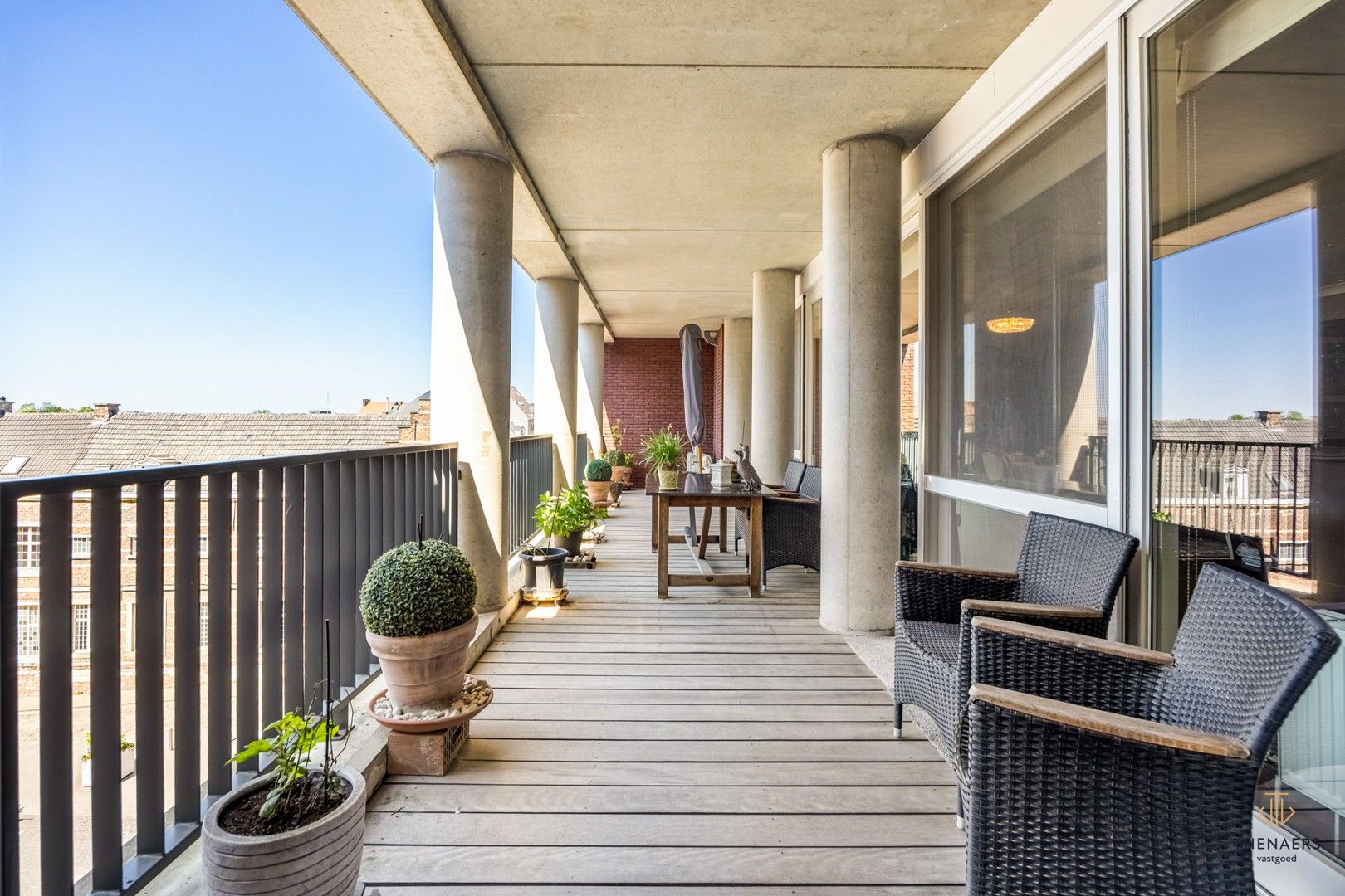 Zeer ruim appartement met 3 slaapkamers & 2 autostaanplaatsen op toplocatie. foto 10