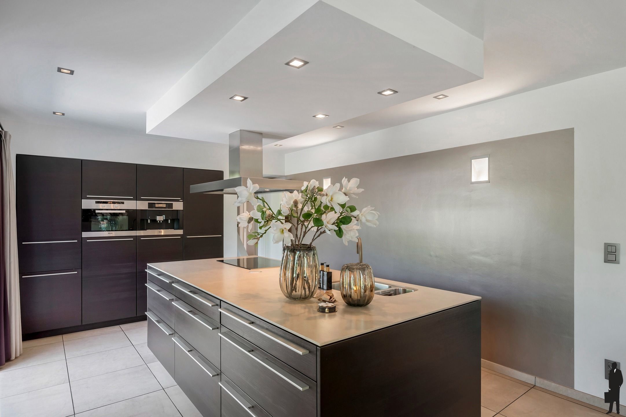 Tijdloze villa op perceel van ca. 1287 m².  foto 9