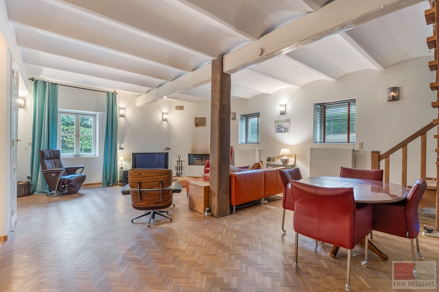 Prachtige gezinswoning met historie, 3 slaapkamers, royale badkamer en een super gezellige woonkamer met een woonoppervlakte van ca. 150m² foto 9