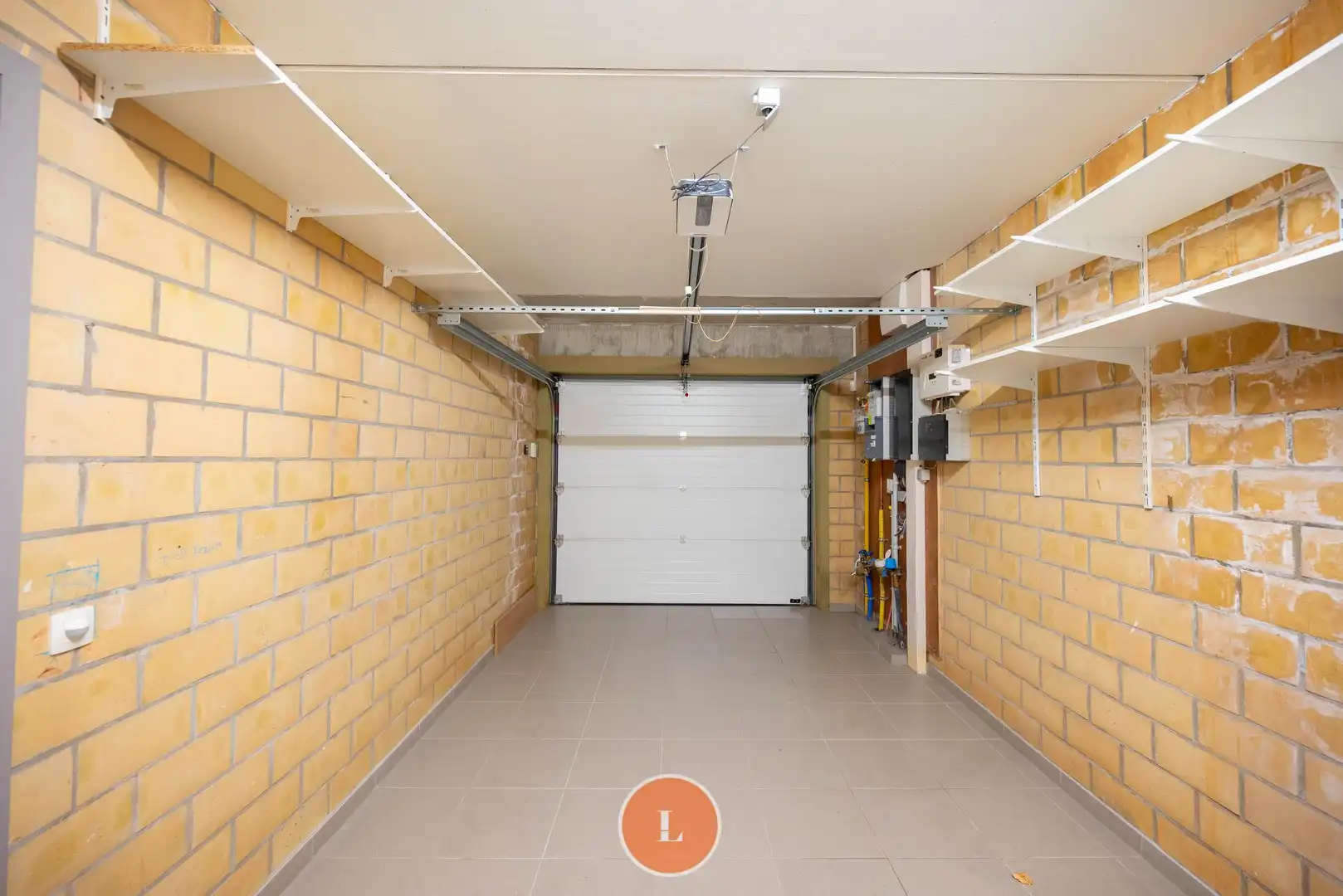 recente halfopen woning in een rustige wijk foto 22