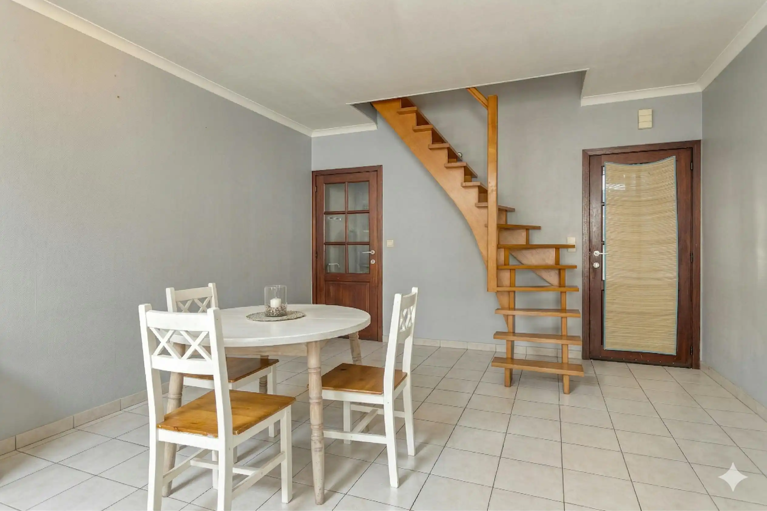 Gezellig huis met 2 slaapkamers en zolder,centraal in Izegem foto 4