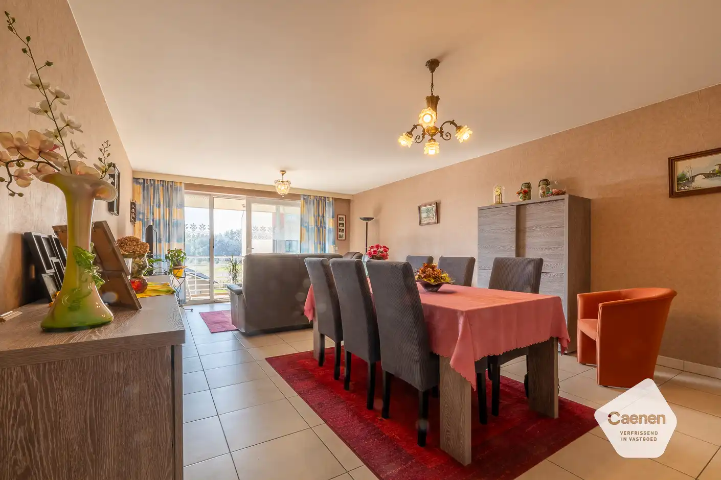 Ruim woonappartement in goede staat foto 31