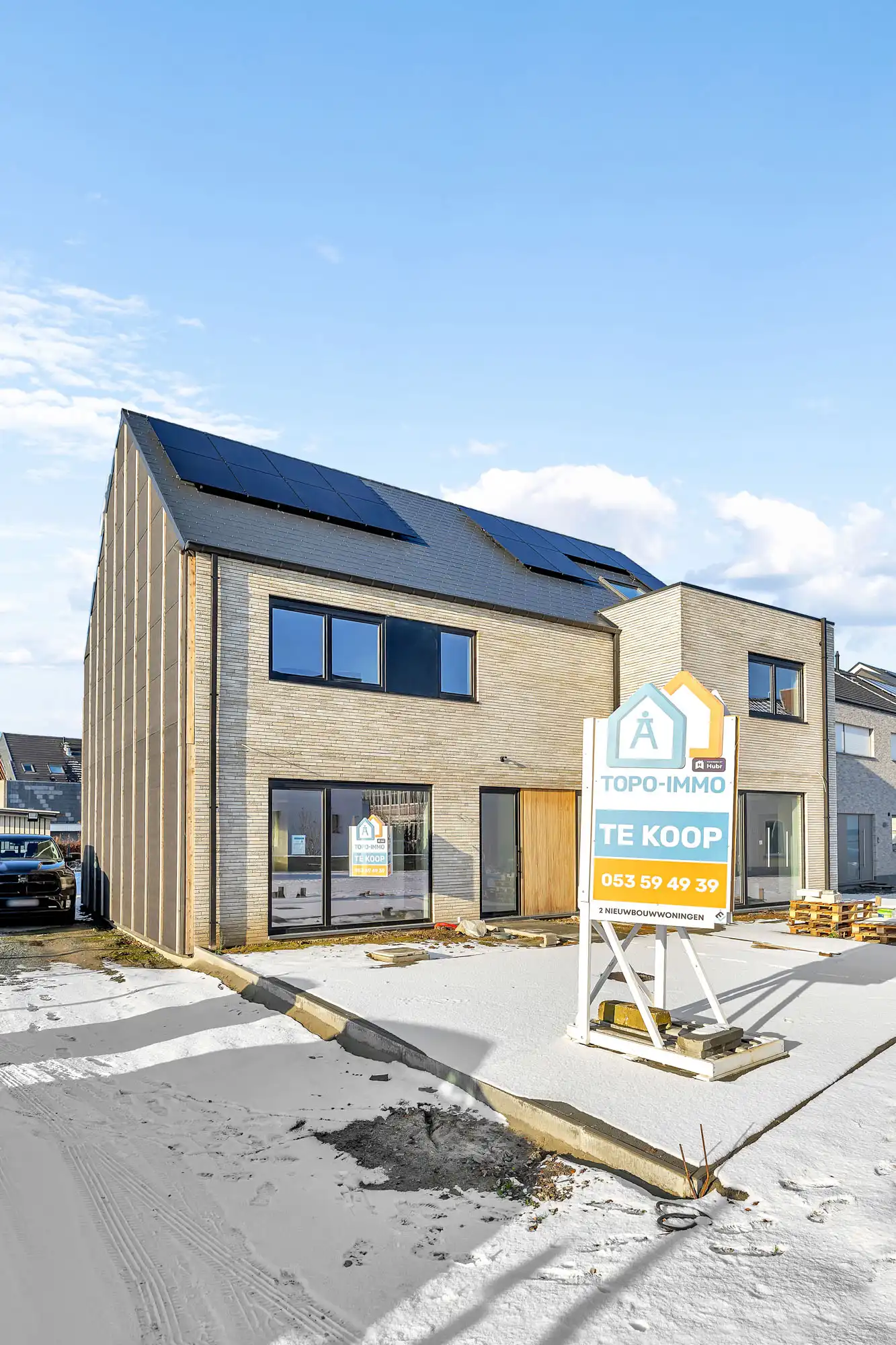 Volledig afgewerkte nieuwbouw (prijs incl. kosten: €471.731) foto {{pictureIndex}}