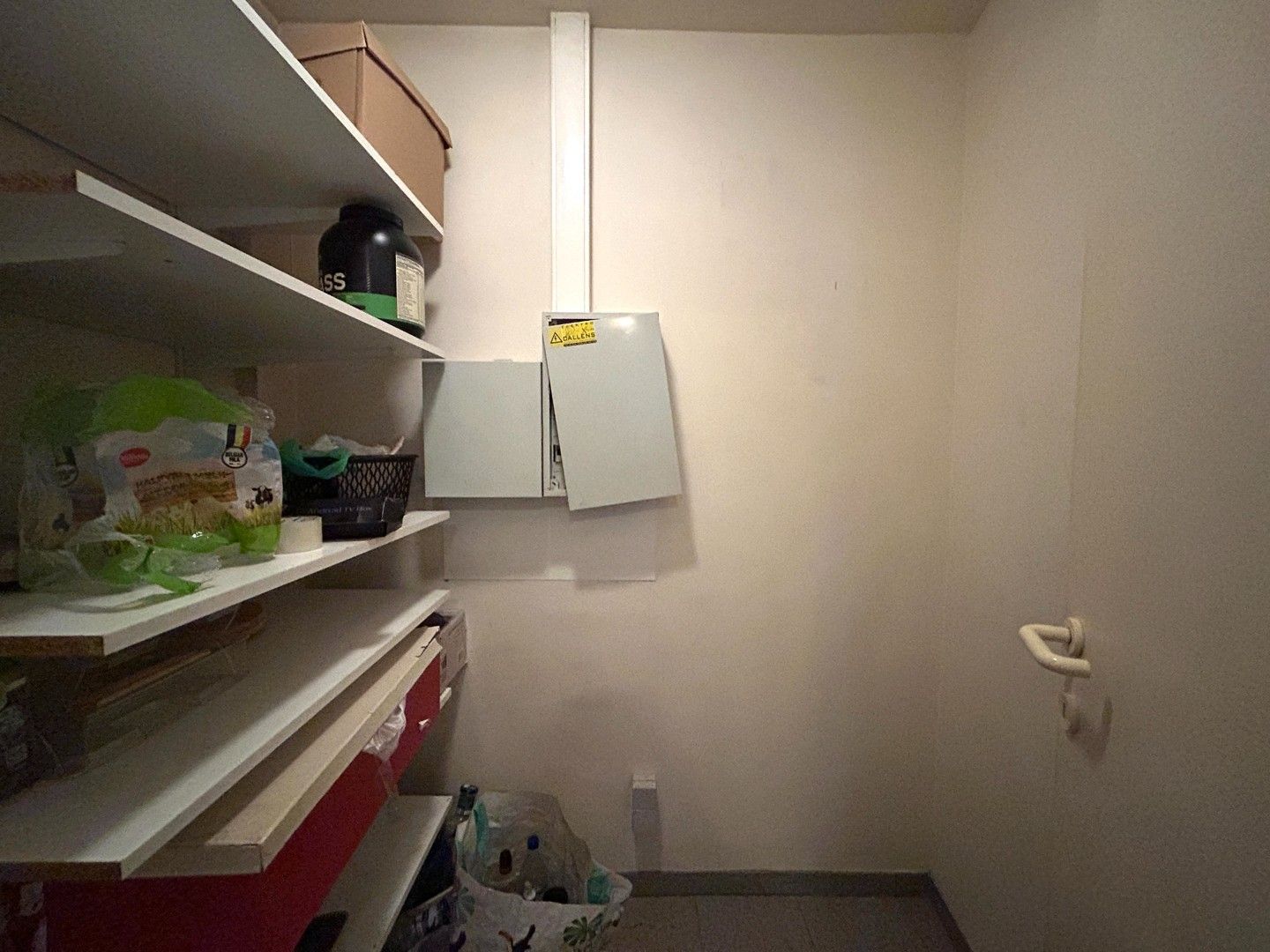 Instapklaar 1-slaapkamer appartement in hartje Kortrijk! foto 7