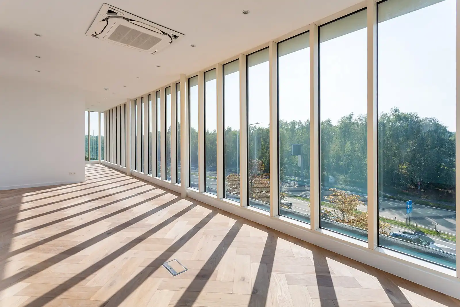 Architecturaal kantoorgebouw op absolute zicht locatie!  foto 21