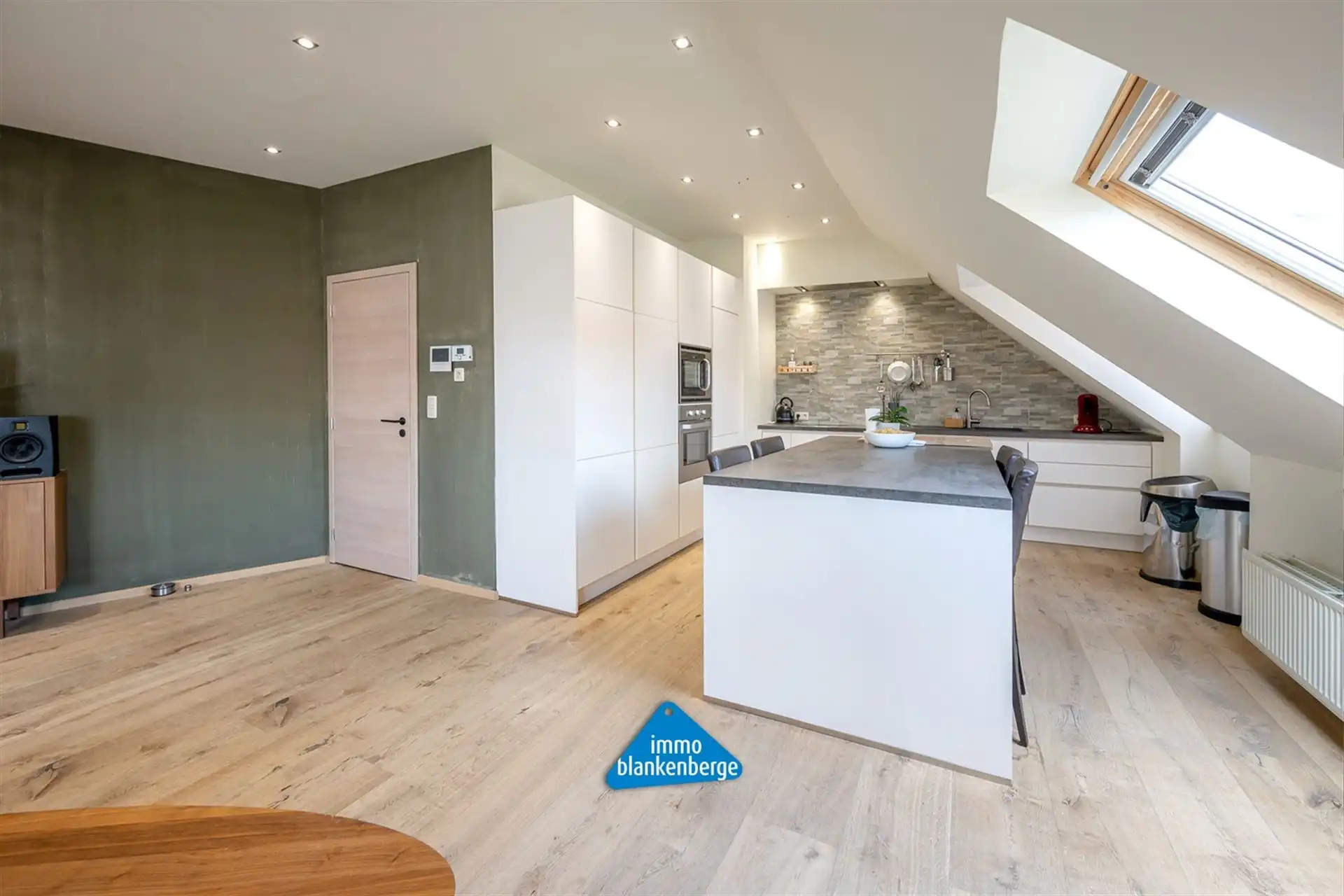 Stijlvol appartement met Moderne open Keuken nabij de Jachthaven van Blankenberge foto 5
