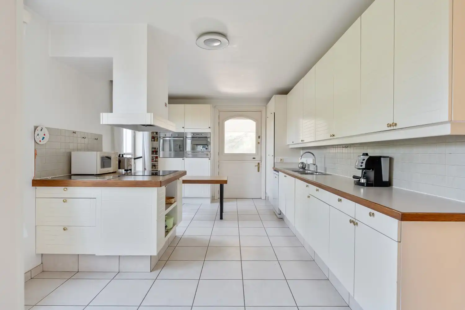 Residentieel gelegen villa met 4-5 ruime slaapkamers/bureau , 2 badkamers, 2 garages en een tuin op een perceel van 11a 71ca te Winksele gemeente Herent. foto 10