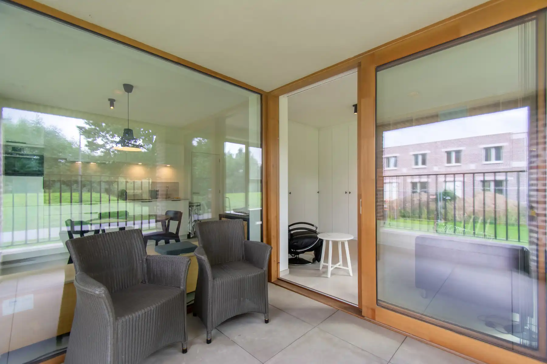 Rustig gemeubeld en comfortabel 1slpk appt. met mooi terras  foto 12