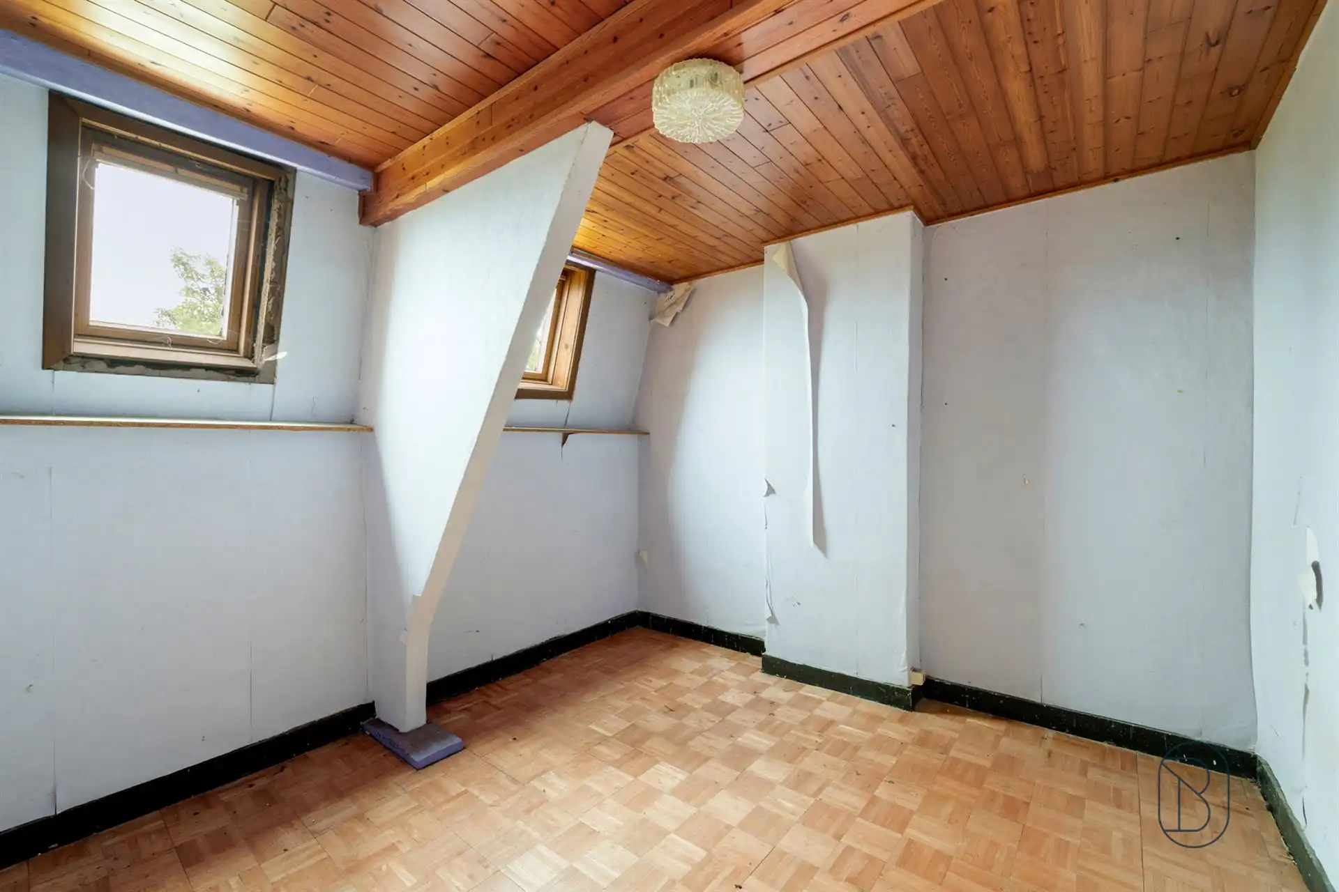 Te renoveren / af te breken woning met POTENTIEEL en uitweg foto 12
