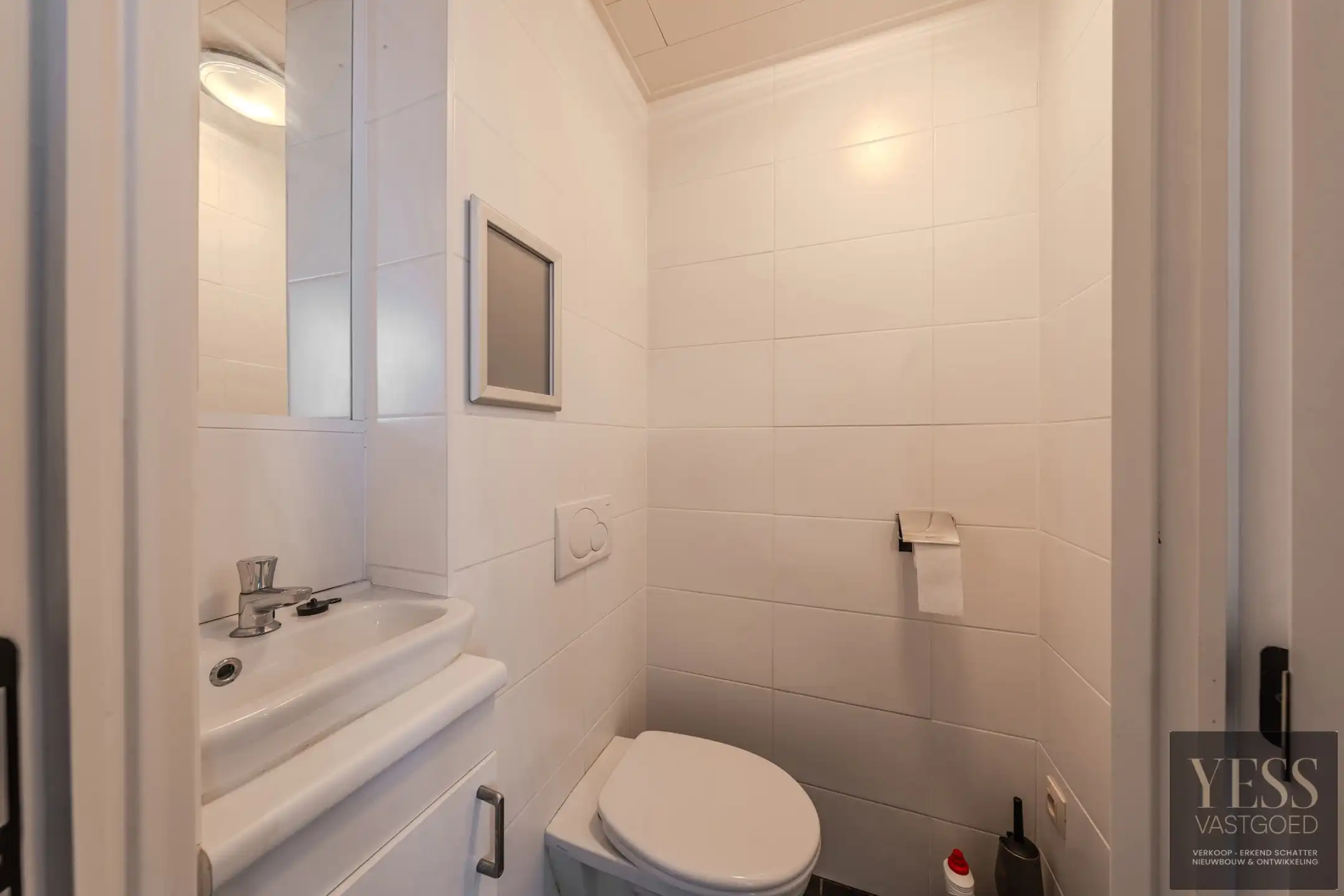 Instapklaar gelijkvloers appartement met terras/tuintje foto 10