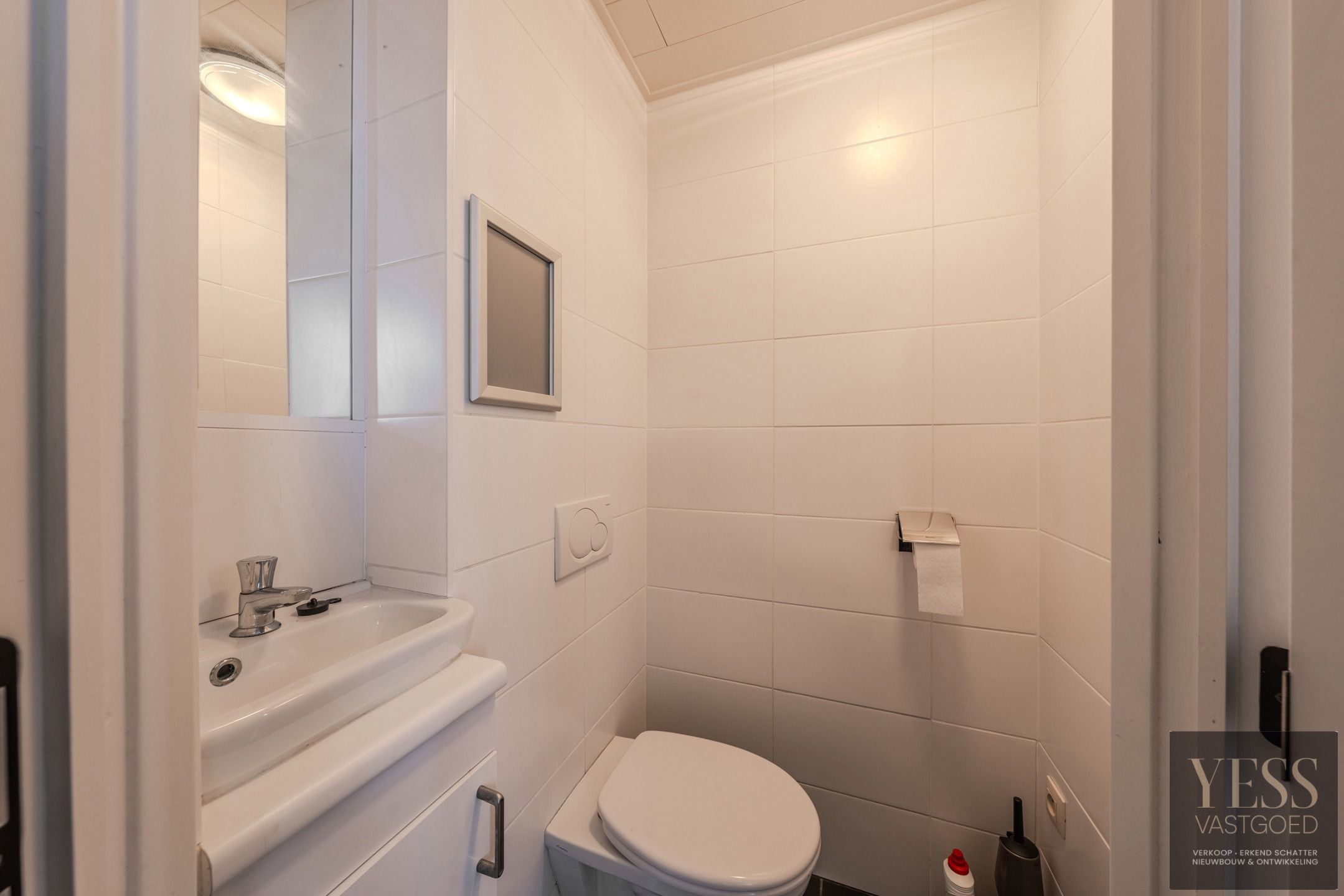 Instapklaar gelijkvloers appartement met terras/tuintje foto 10