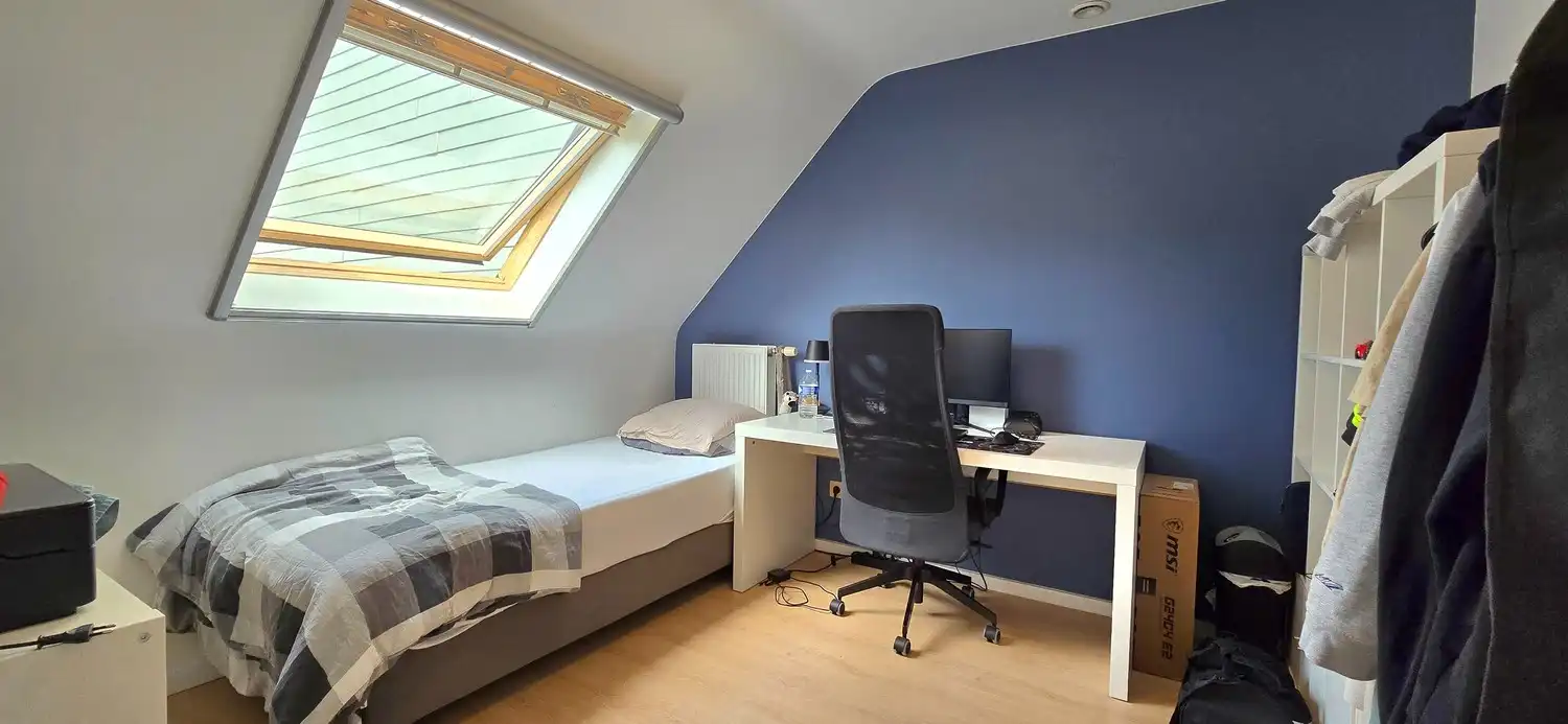 Instapklare halfopen gezinswoning met 4 slaapkamers, zonnepanelen en zonnige tuin foto 19