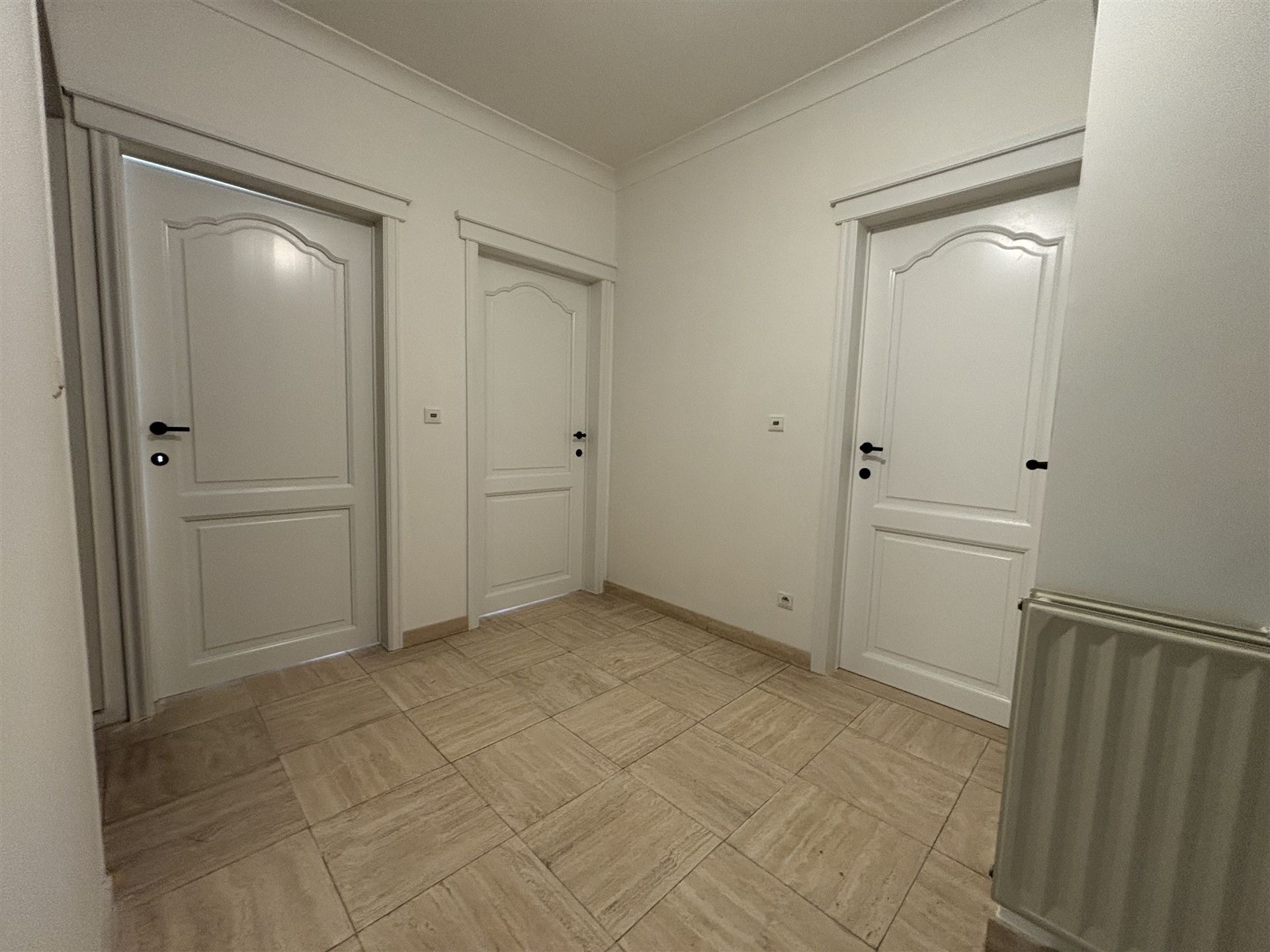 Ruime woning met grote tuin in een rustige straat foto 19