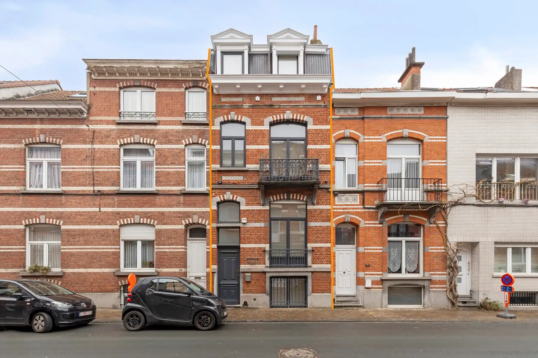 Prachtig gerenoveerd herenhuis met tuin foto {{pictureIndex}}