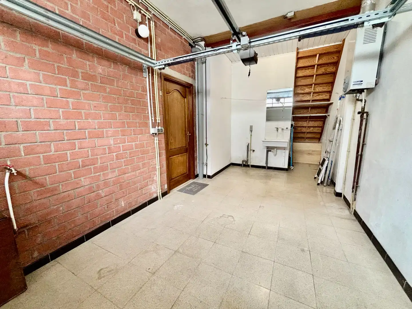Gezellige rijwoning met tuin en garage foto 18