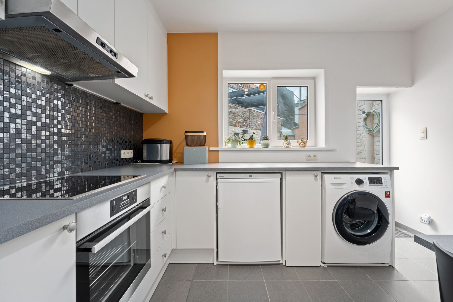 Instapklare gerenoveerde woning met 4 slaapkamers! foto 4