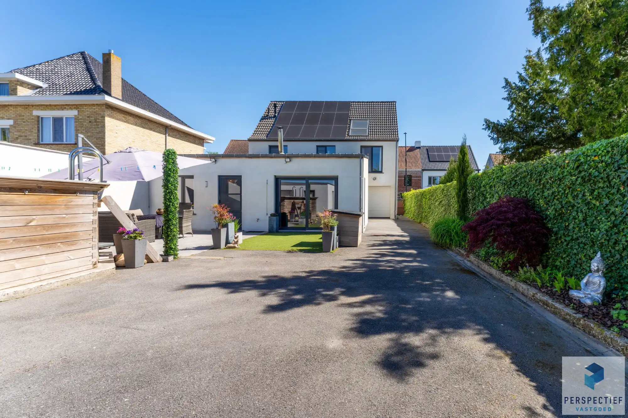 Ruime, instapklare woning met 4 slaapkamers, garage en magazijn op 970 m² foto 26