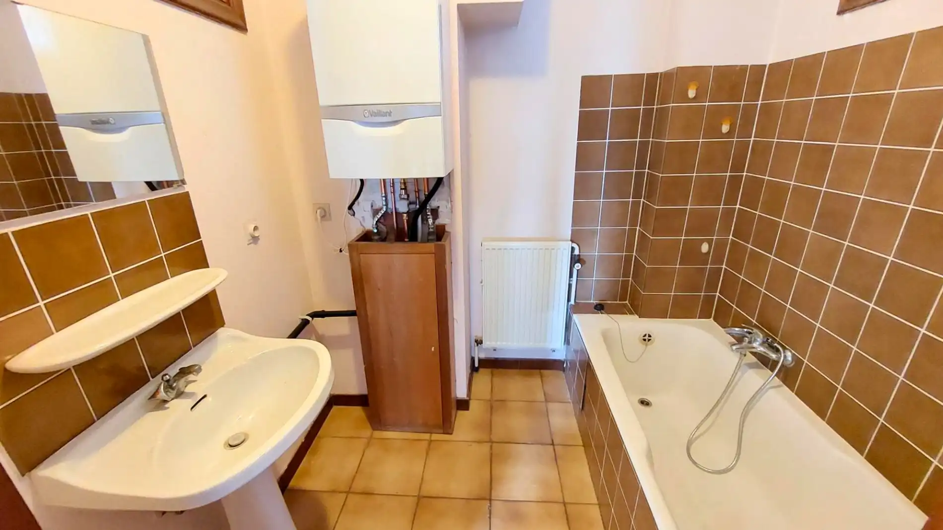 Ruim appartement met 2 slpks + garage foto 9