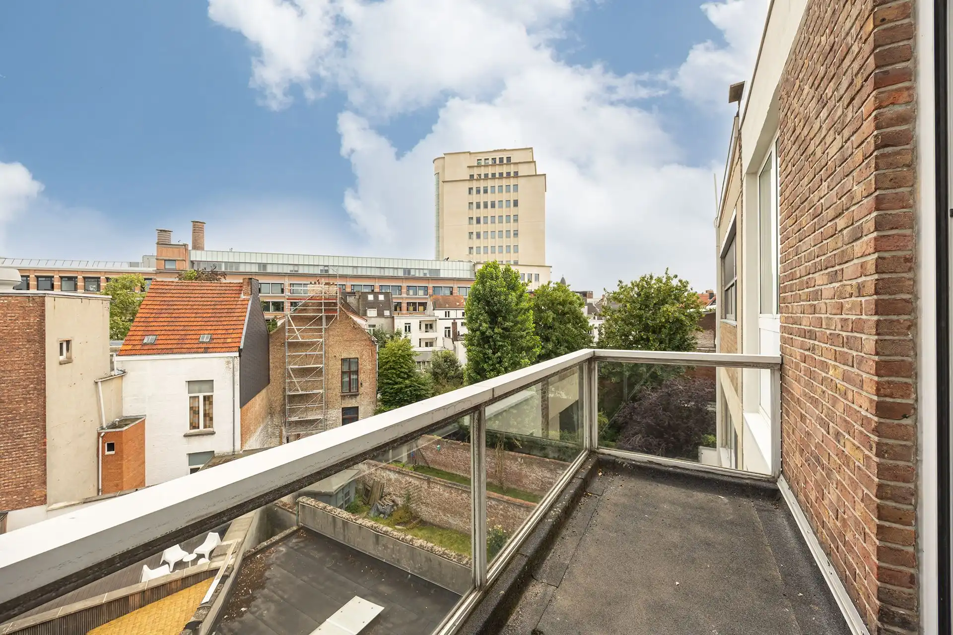 Ruim appartement + ondergrondse autostaanplaats in Antwerpen foto 10