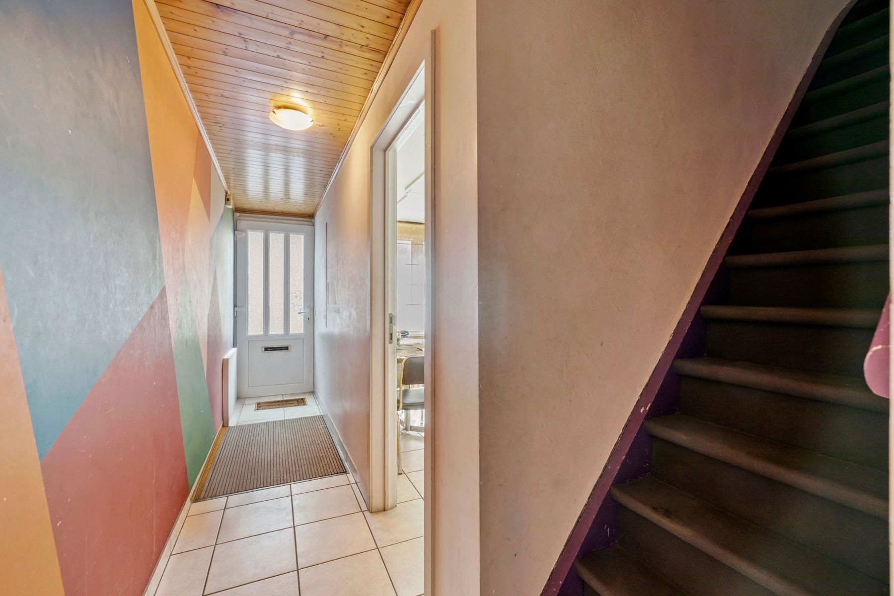 Charmante rijwoning met koer op geliefde locatie foto 6
