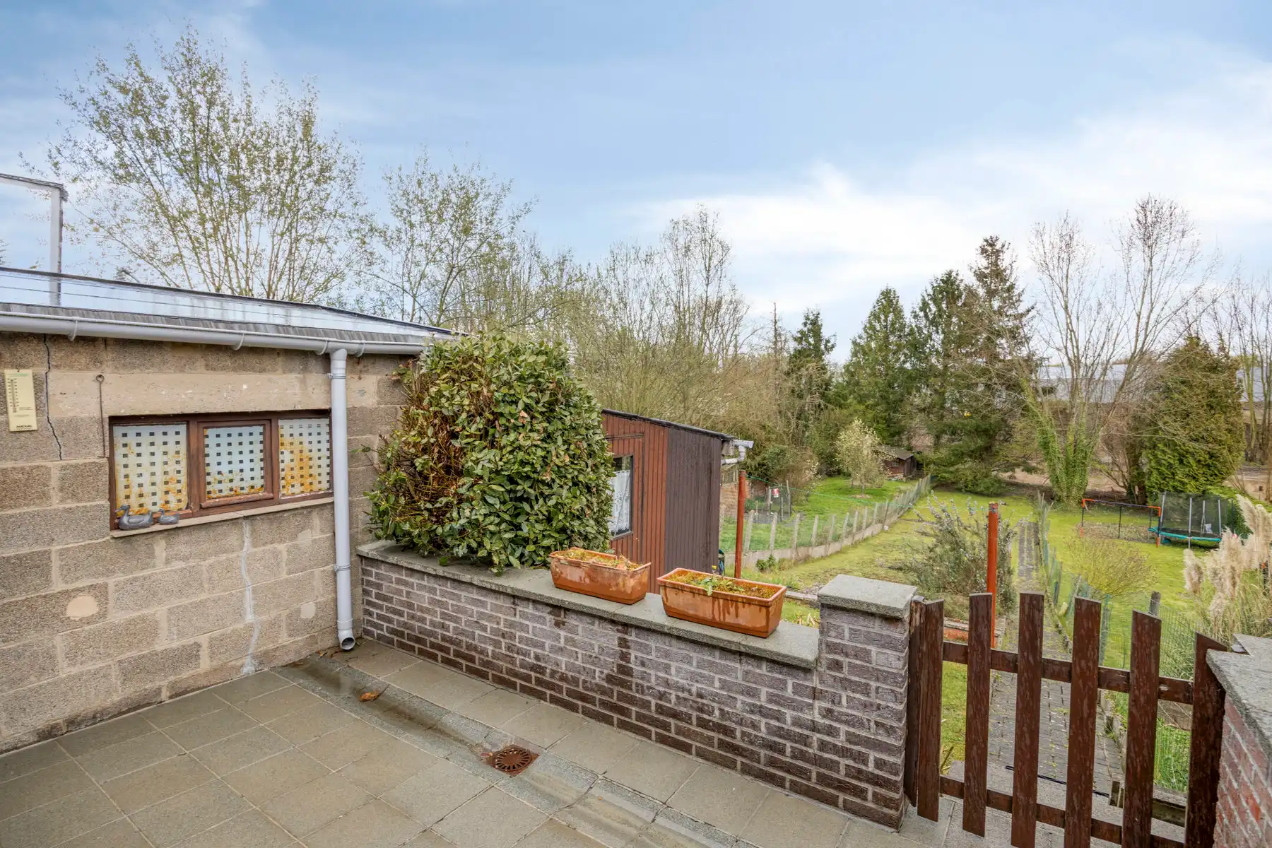 Rijwoning met 2 slaapkamers, inrichtbare zolder & grote tuin foto 21
