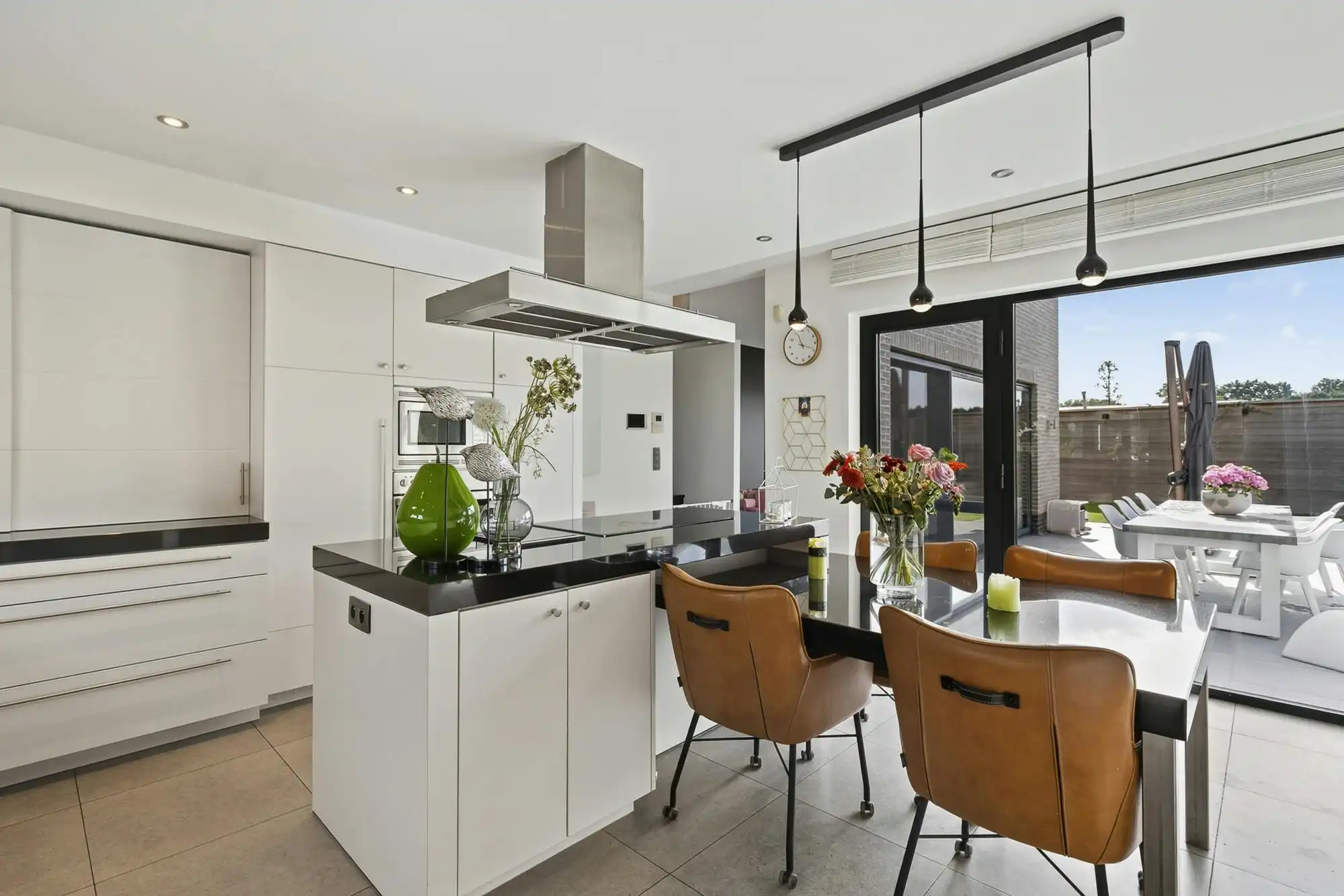 Luxe villa met exclusieve tuin en 600m2 magazijn in KMO-zone foto 55