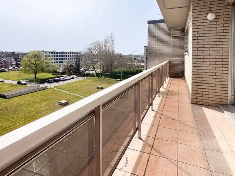 Ruim en lichtrijk appartement met 3 slaapkamers in hartje Beveren foto 5