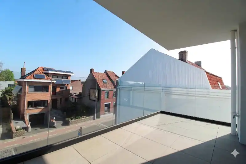 Modern en lichtrijk appartement te huur in Ingelmunster foto 5