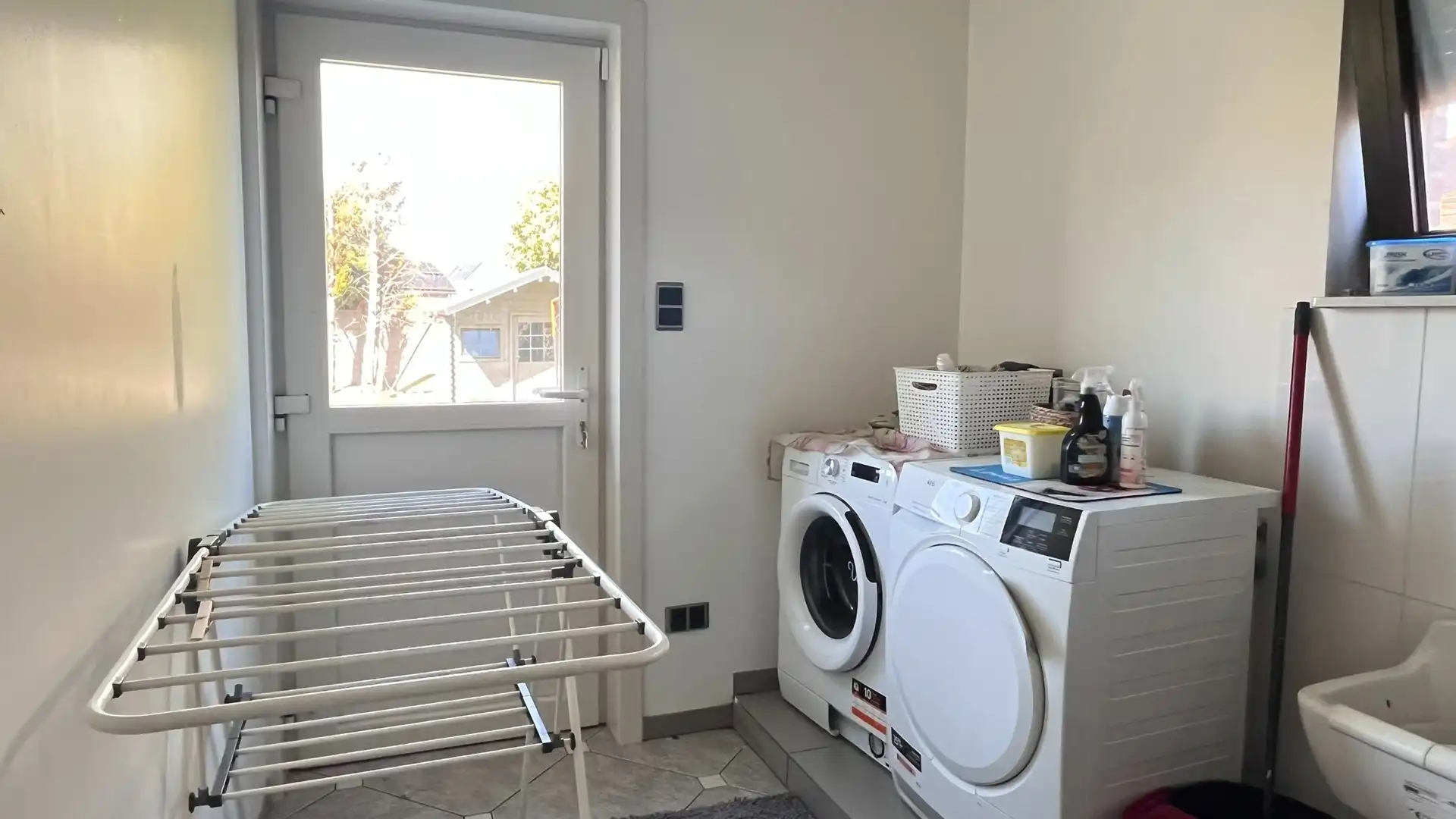 Vrijstaande woning met 4 slaapkamers en inpandige garage. foto 27