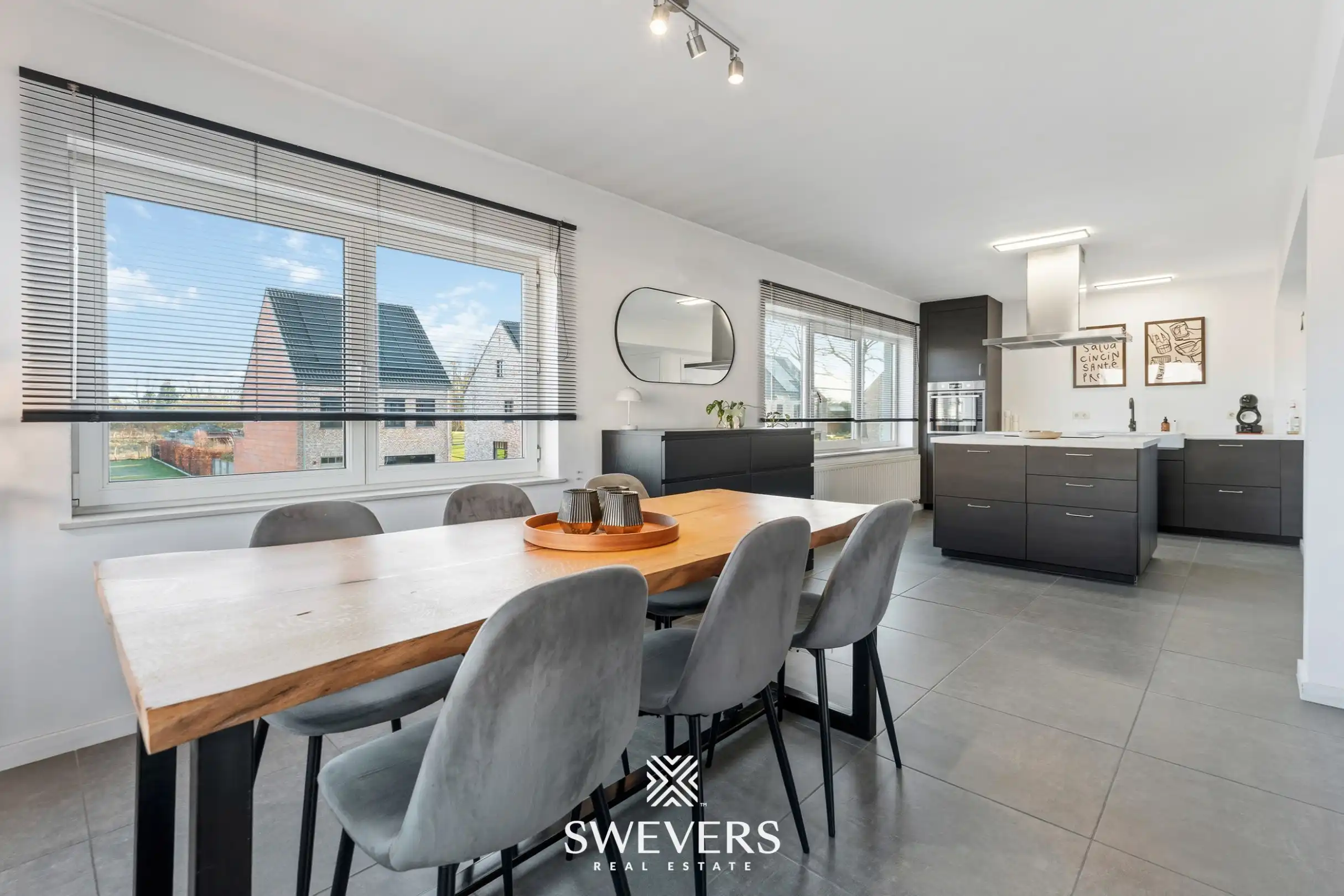 Gerenoveerd appartement met terras op topligging in Diepenbeek foto 6