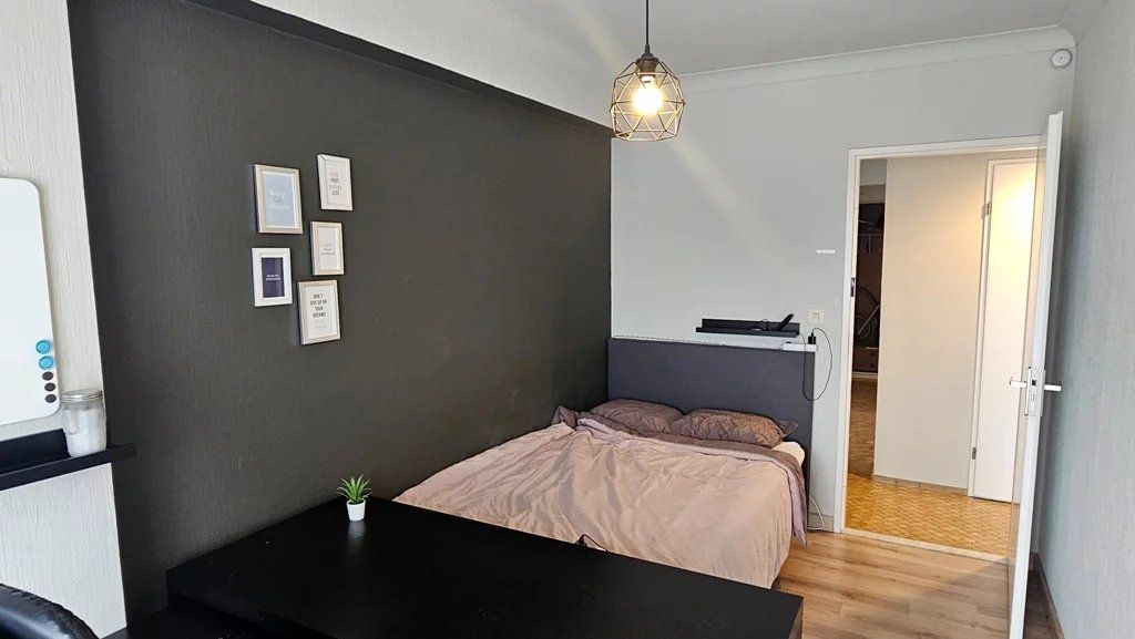 Instapklaar appartement met 2 + 1 slaapkamers en parkeerplaats voor de deur. foto 5
