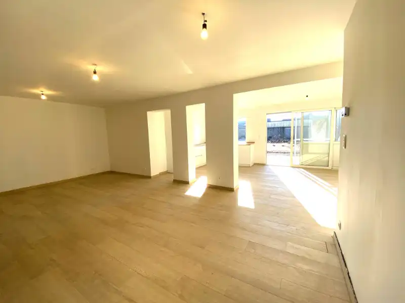 GROOT GV APPARTEMENT (+-117m²) (!!! reg. rechten van toepassing/GEEN BTW!!!)  +autostp + tuin en buitenberging foto 7