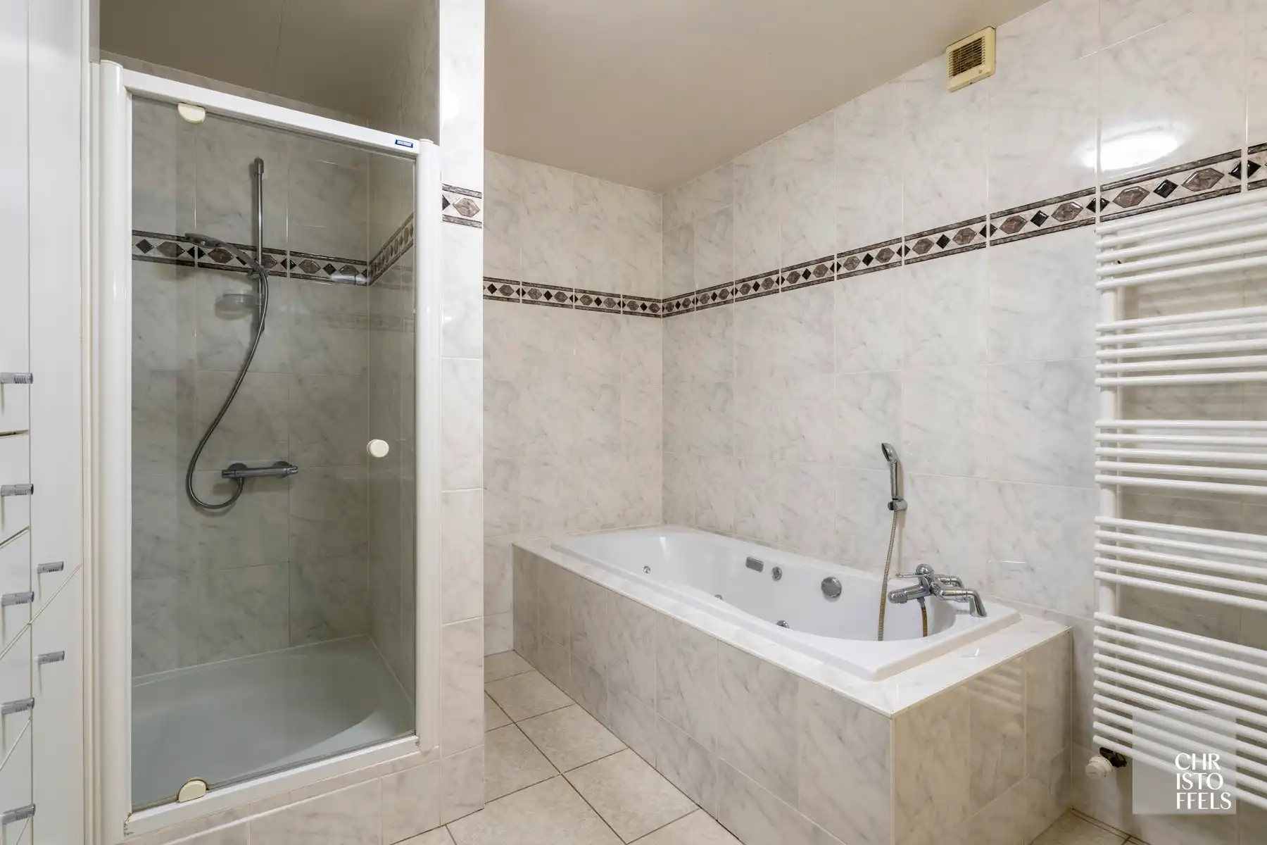 Vergunde tweewoonst met paardenaccommodatie op 3.721 m²  foto 12