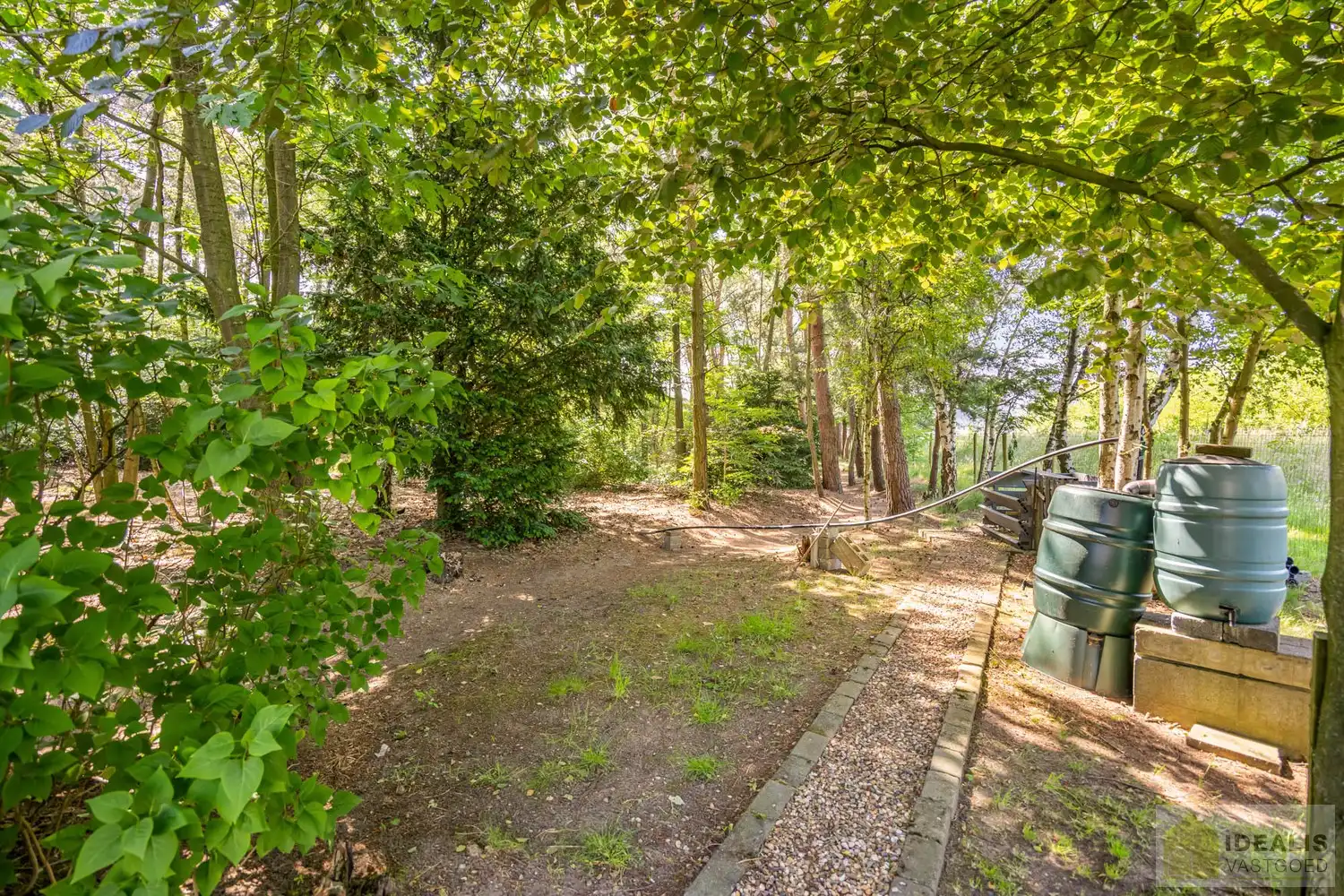 ZEER RUIM OPGEZETTE (481m²!) EN KNAP AFGEWERKTE EENGEZINSWONING OP RUSTIGE LOCATIE MET MAAR LIEFST 8!! SLAAPKAMERS foto 42