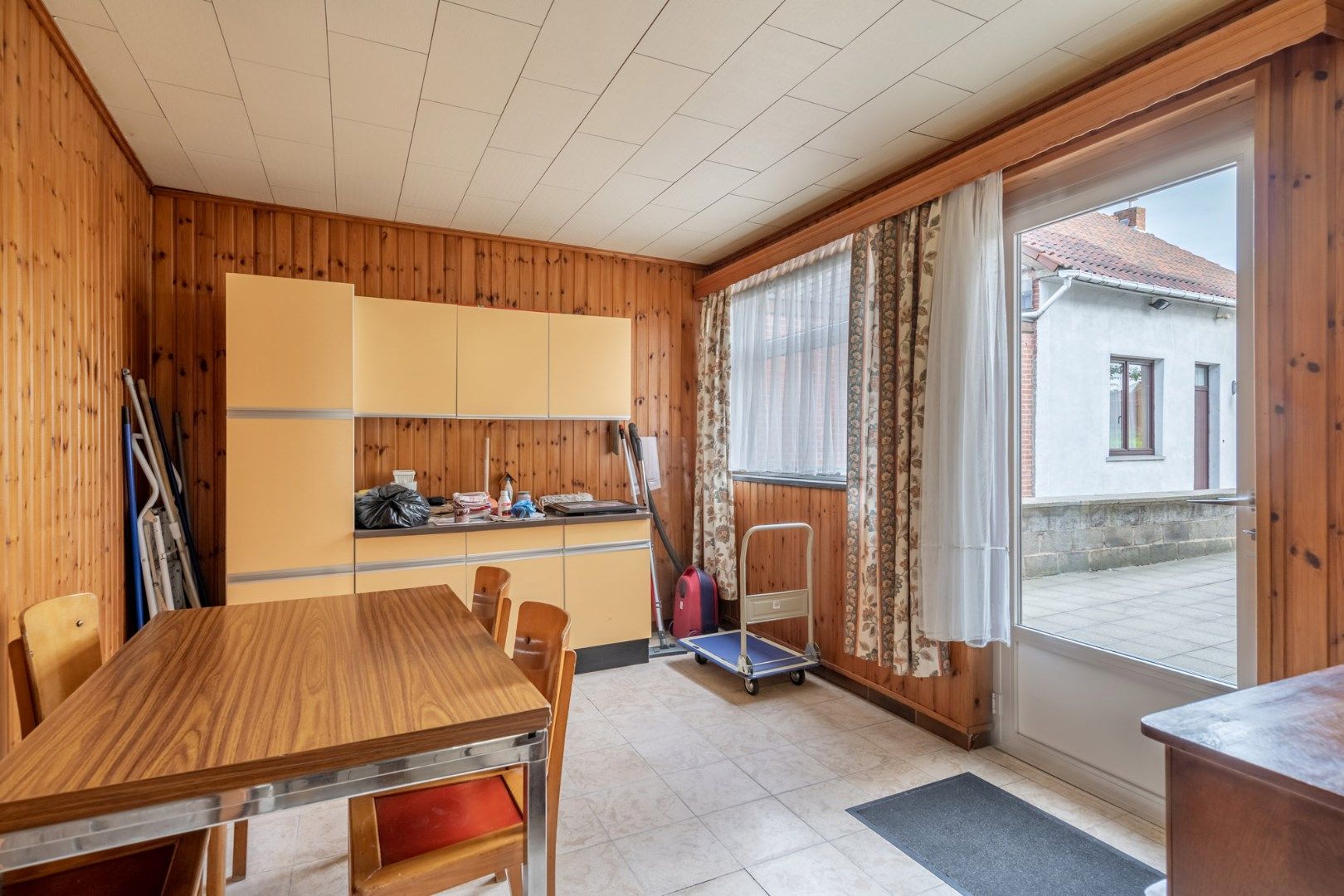 Ruim gelijkvloersappartement met 2 slaapkamers en individuele garage foto 14