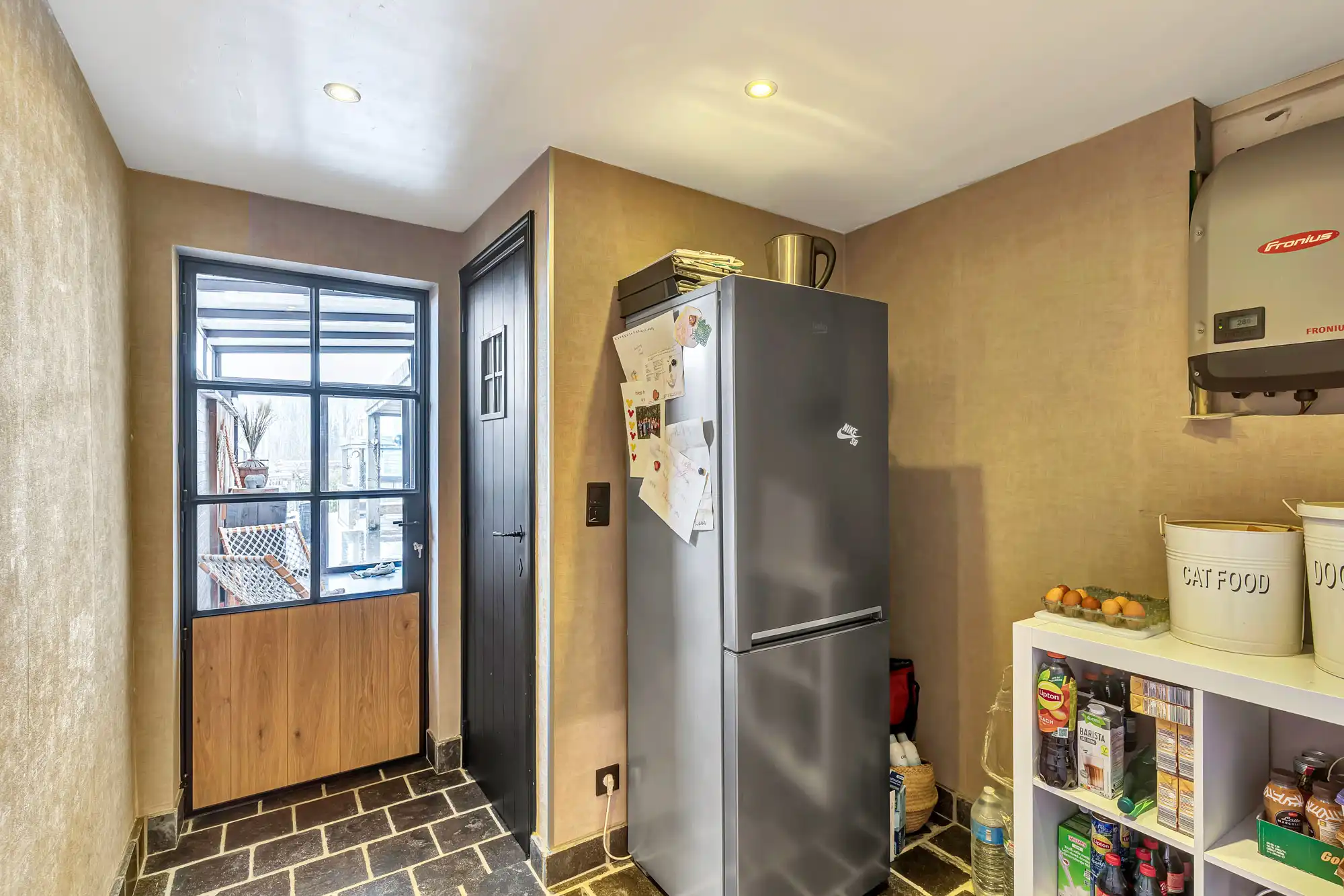 Instapklare gezinswoning met achteruitweg en garage foto 8