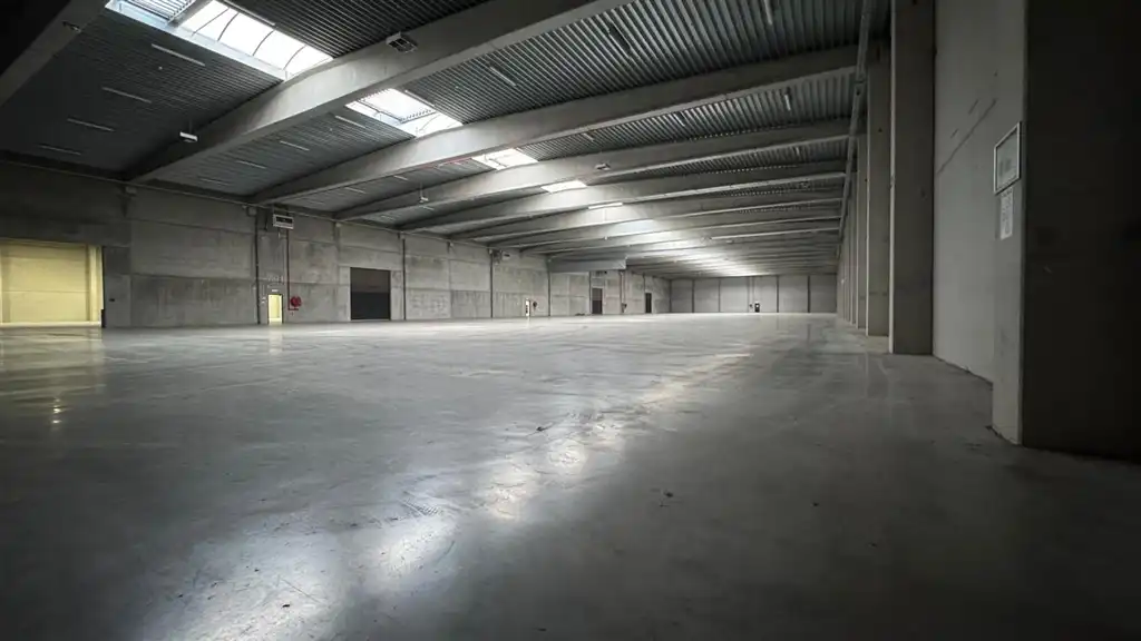 Magazijn met 5 laad- en loskades te huur op uitstekende locatie in Vilvoorde foto 3