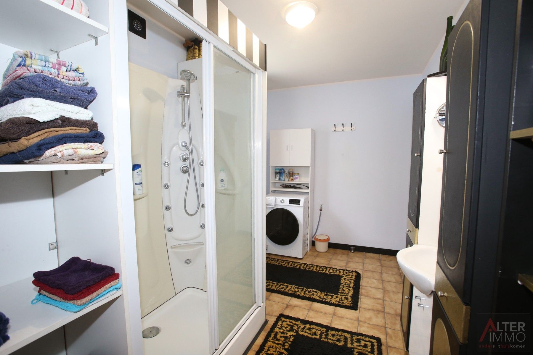 Instapklare woning met 4/5 slaapkamers op ca. 8 are! foto 11