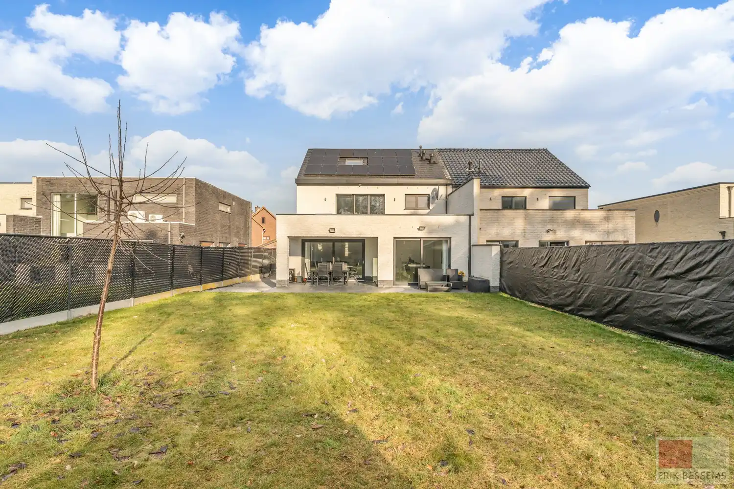 Prachtige en ruime woning met een woonoppervlakte van ca. 277 m², gebouwd in 2018 met vloerverwarming en voorzien van 5 volwaardige slaapkamers en 3 badkamers foto 31