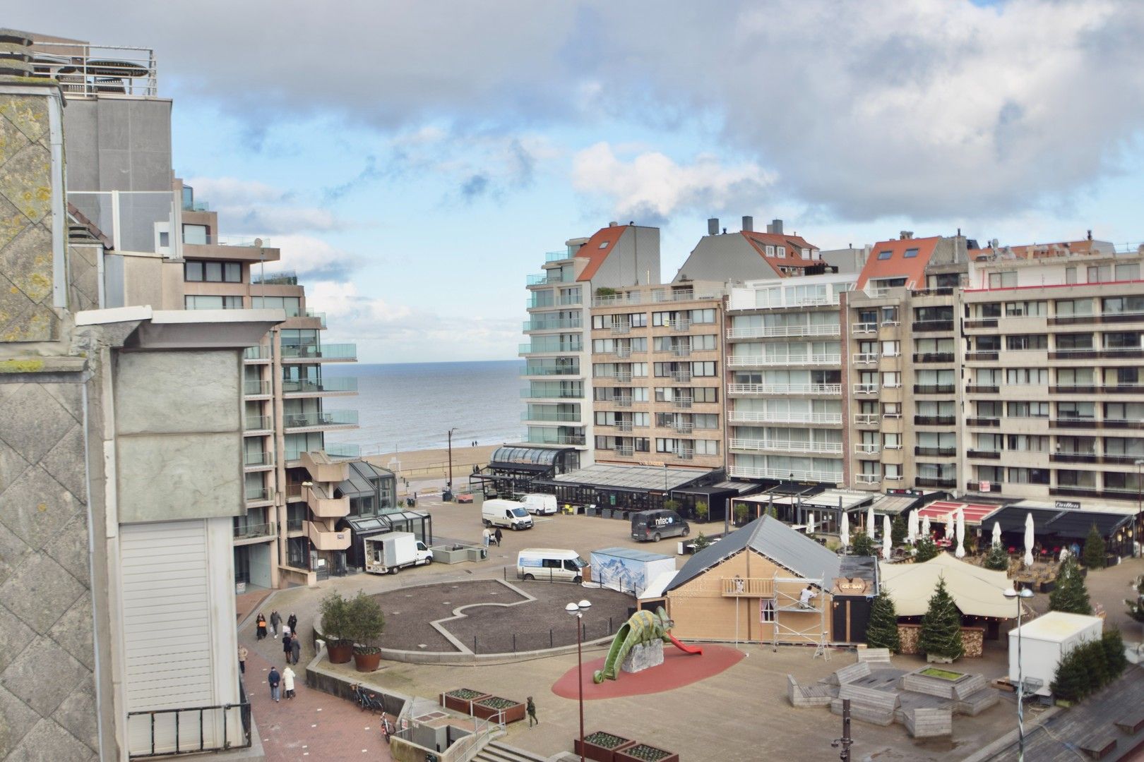 Prachtig nieuwbouw appartement met zijdelings zeezicht in het centrum van Knokke. foto 2