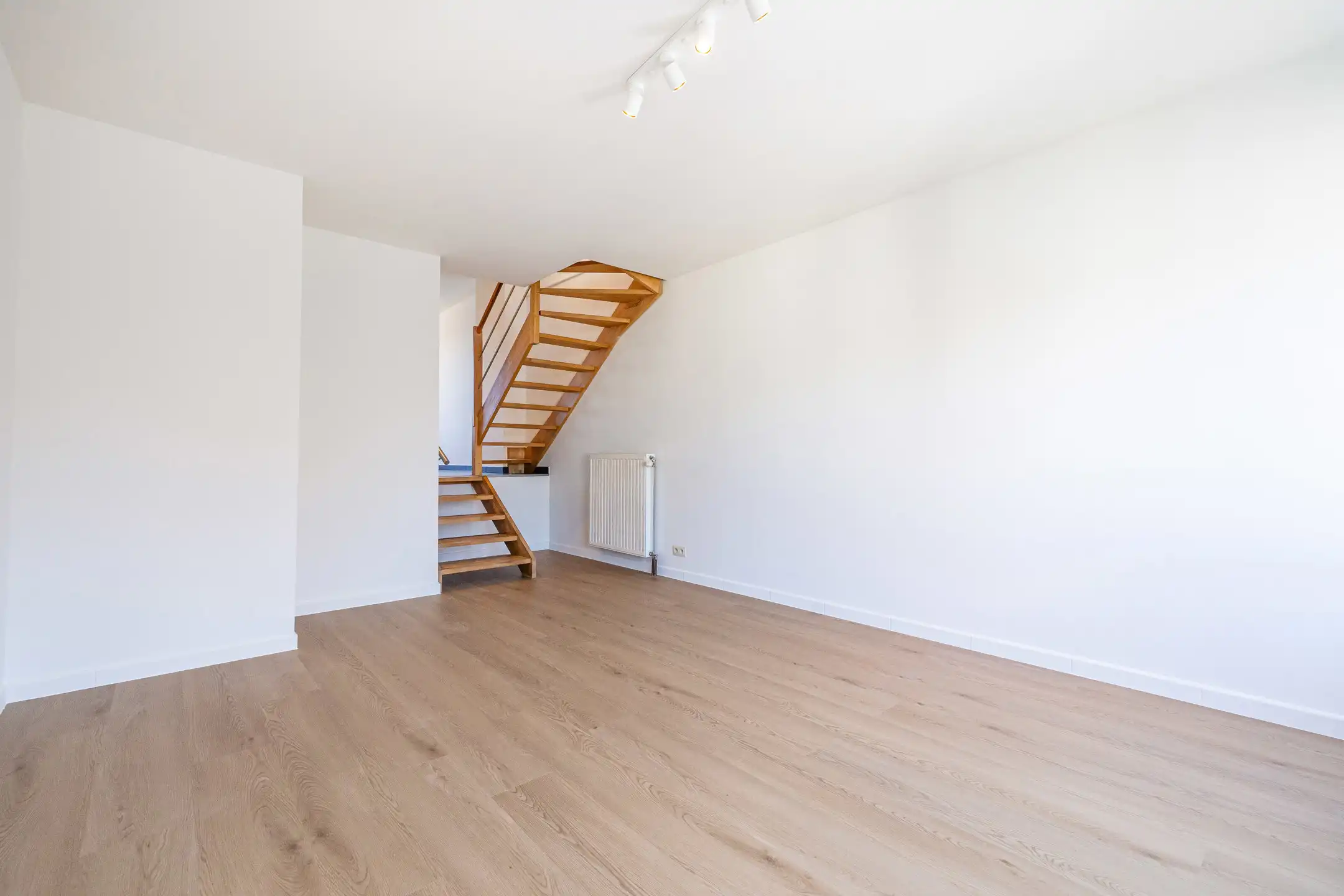 Gerenoveerd appartement met 2 slpkamers van ± 92m² foto 9
