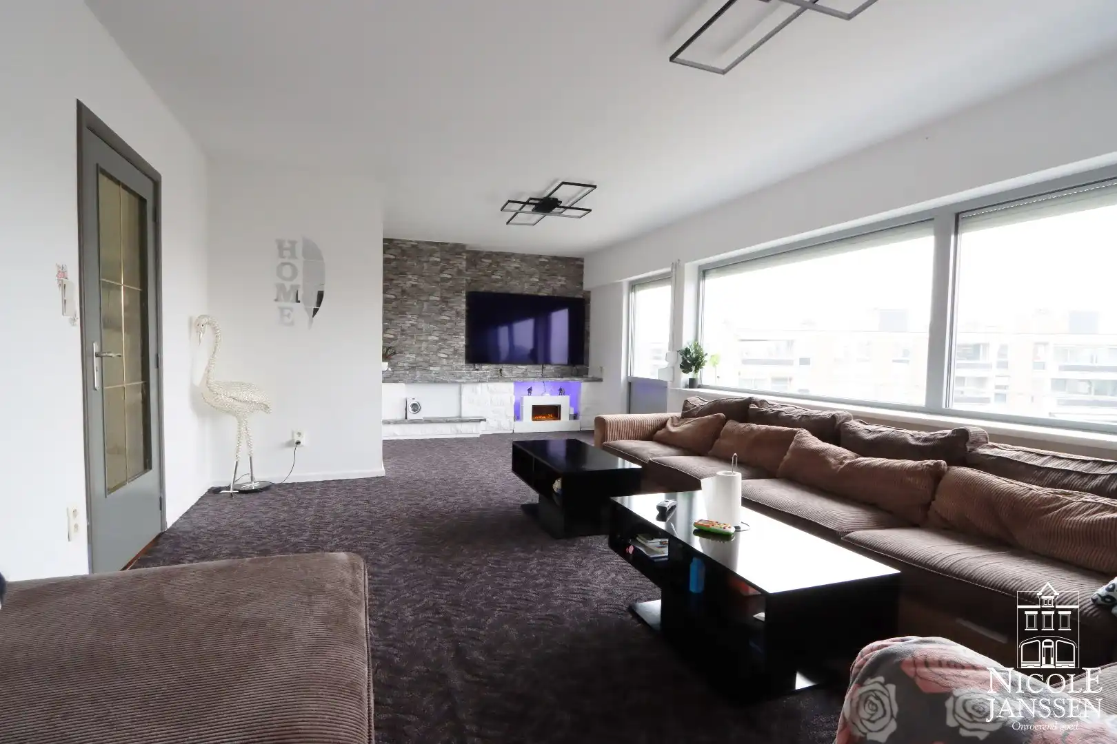 Ruim appartement met vier slaapkamers, garagebox en terras foto 3