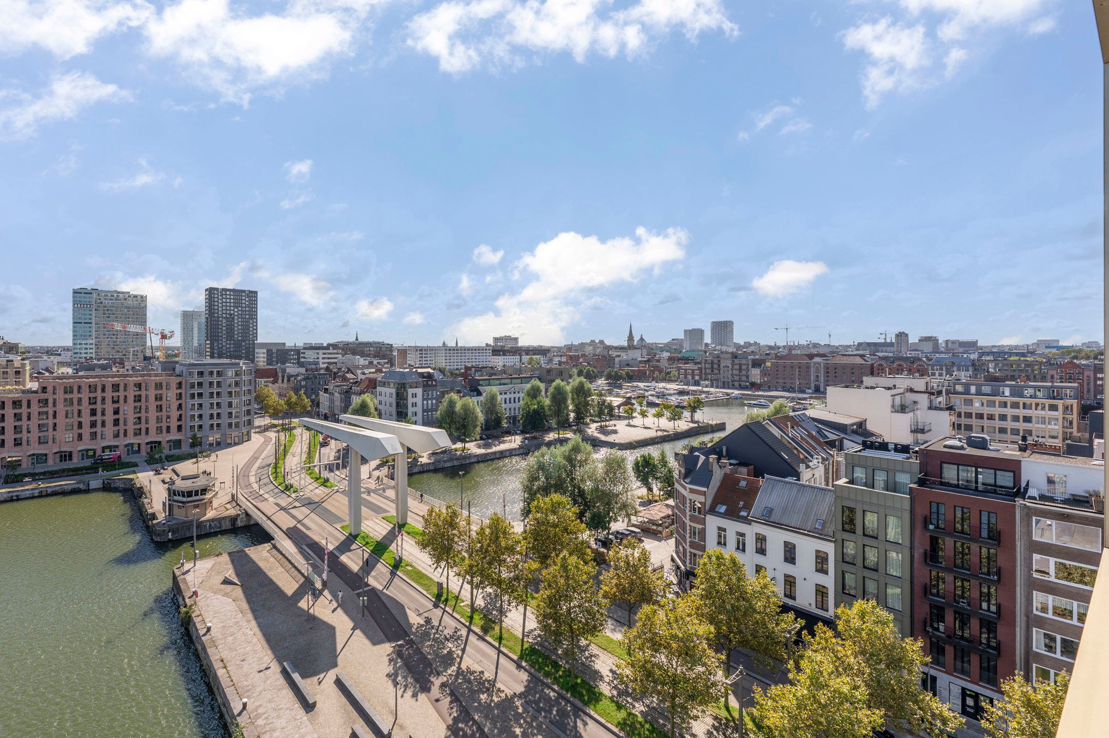 ANTWERPEN-EILANDJE - Uitzicht op dokken, oude stad en Schelde! foto 3