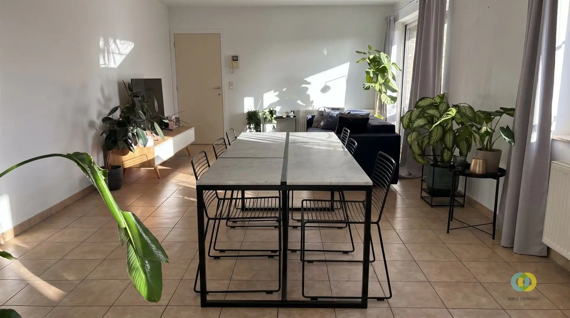 Appartement met twee slaapkamers en binnestaanplaats foto 2