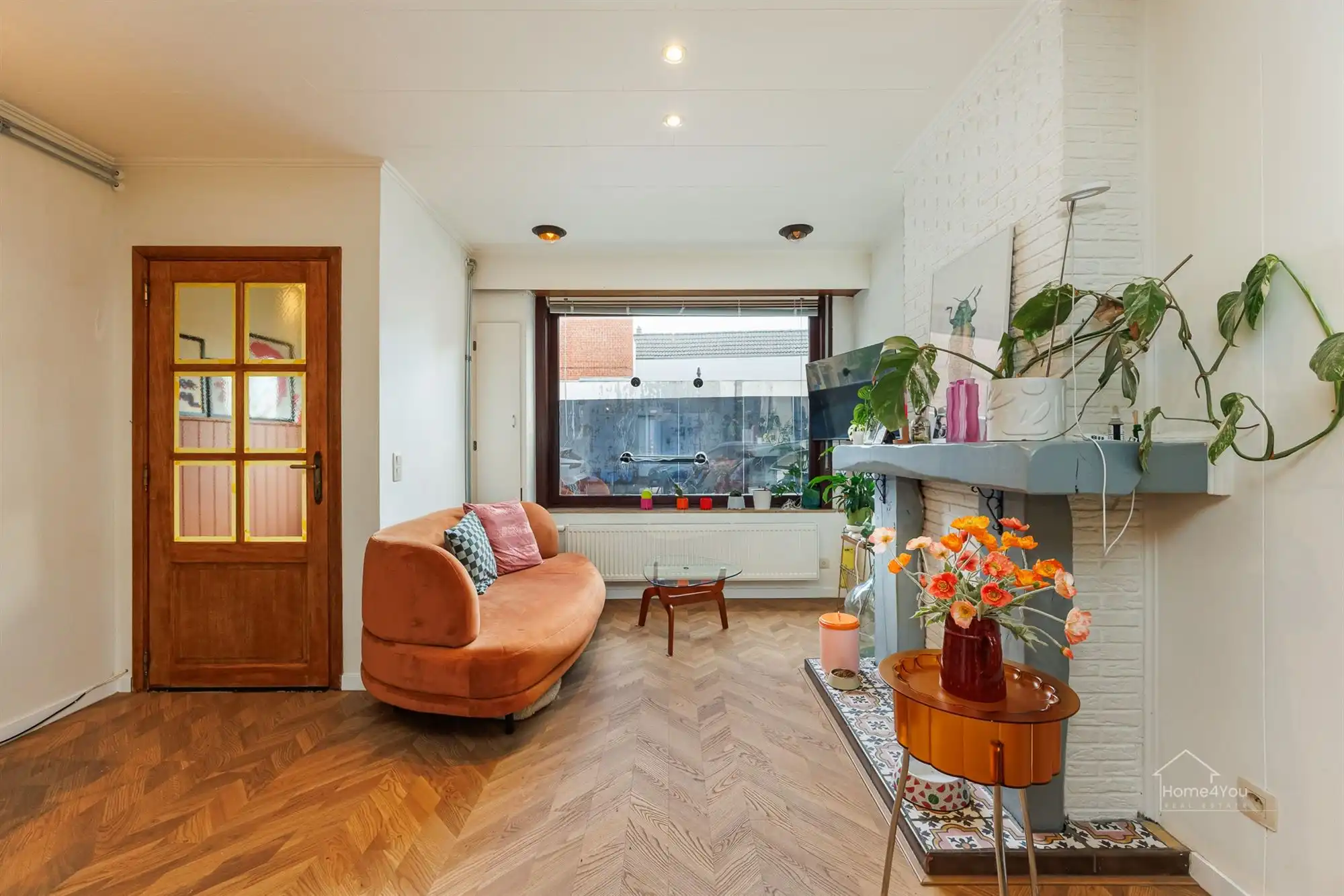 Instapklaar rijhuis met 2 slpk, vernieuwde keuken & badkamer foto 3
