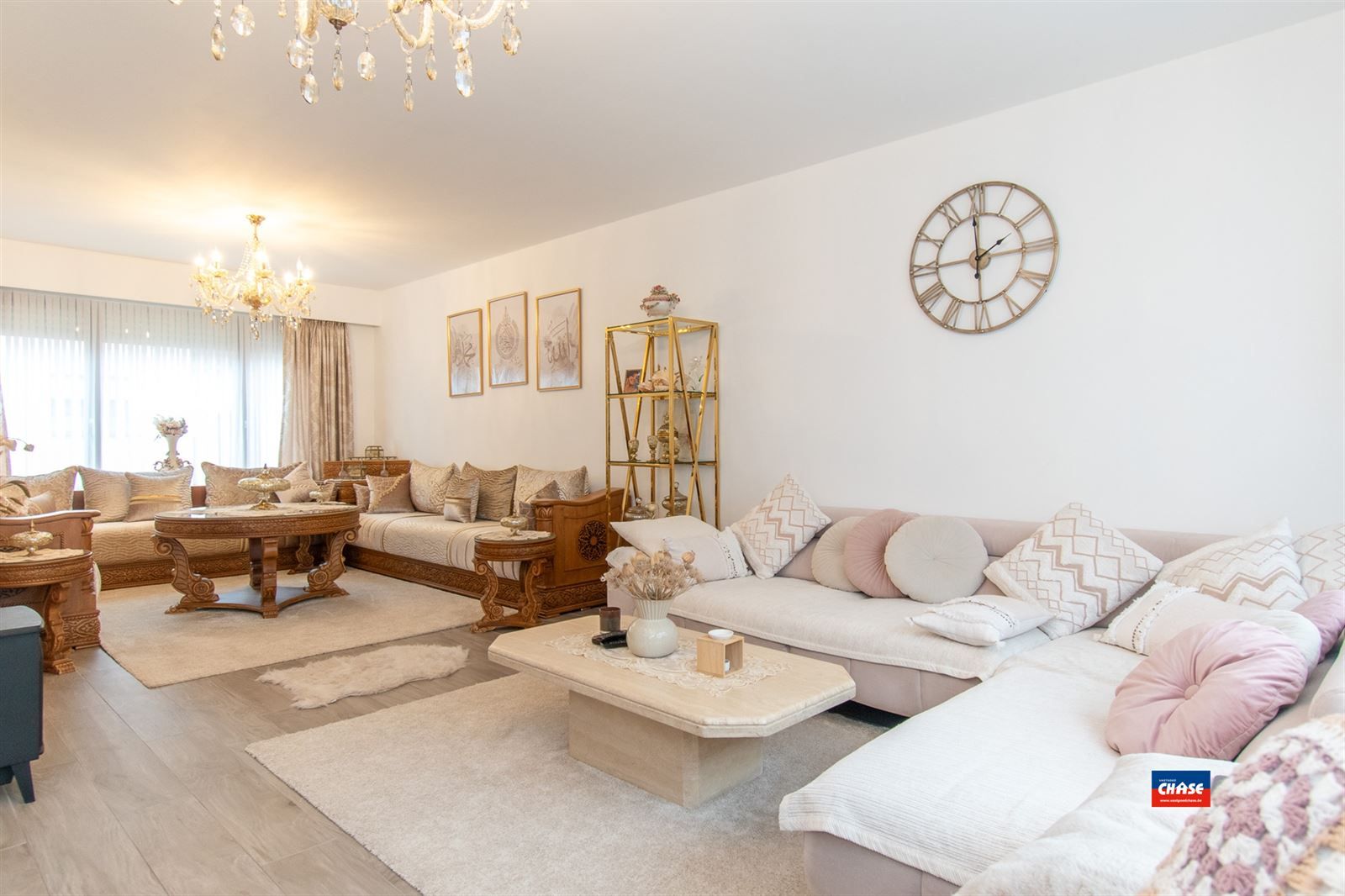 Bel-étage woning met 4 slaapkamers, 2 garages en EPC-C foto 2