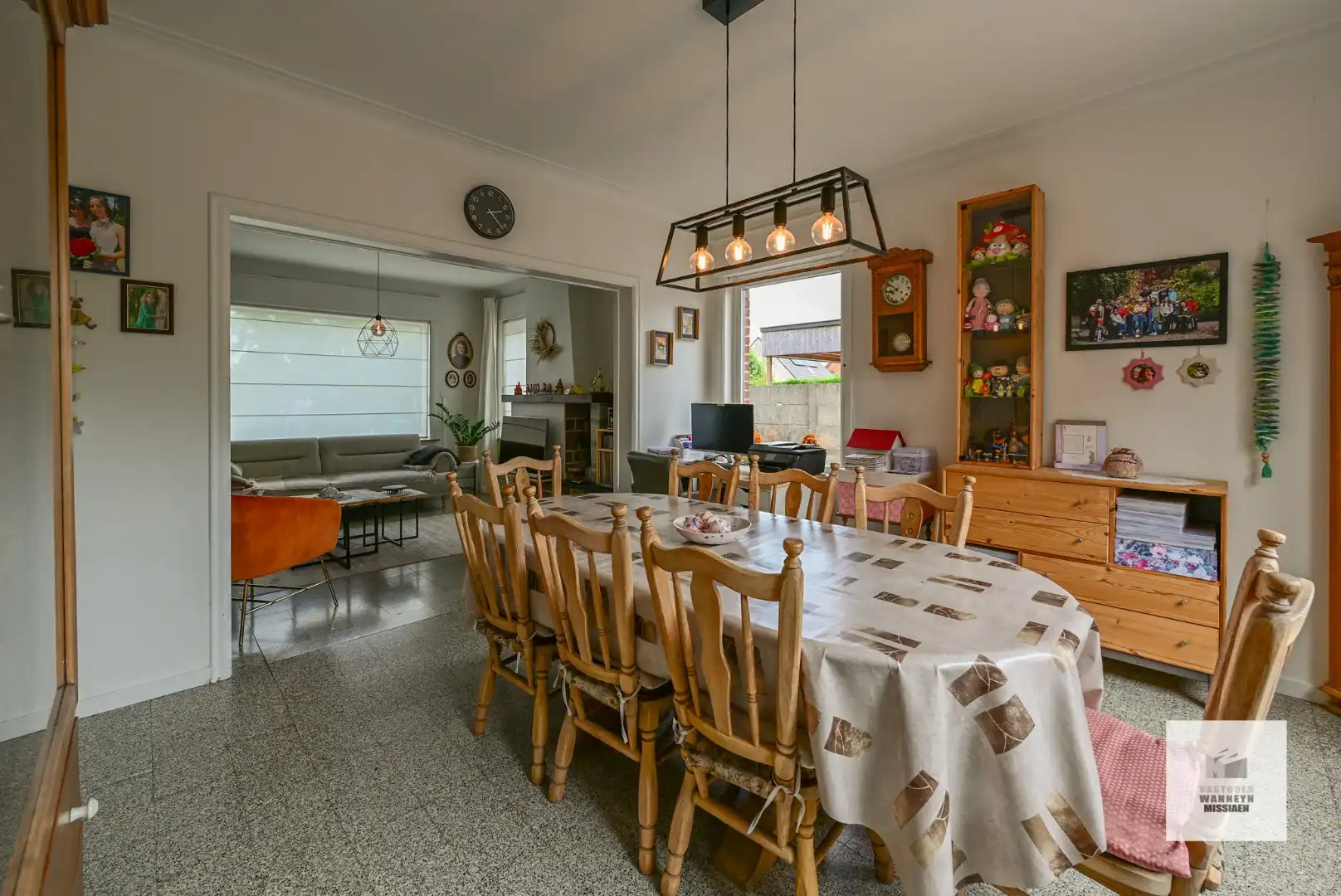 Ruime verder te renoveren gezinswoning op 332m2 met 3 slaapkamers (4de mogelijk) foto 3